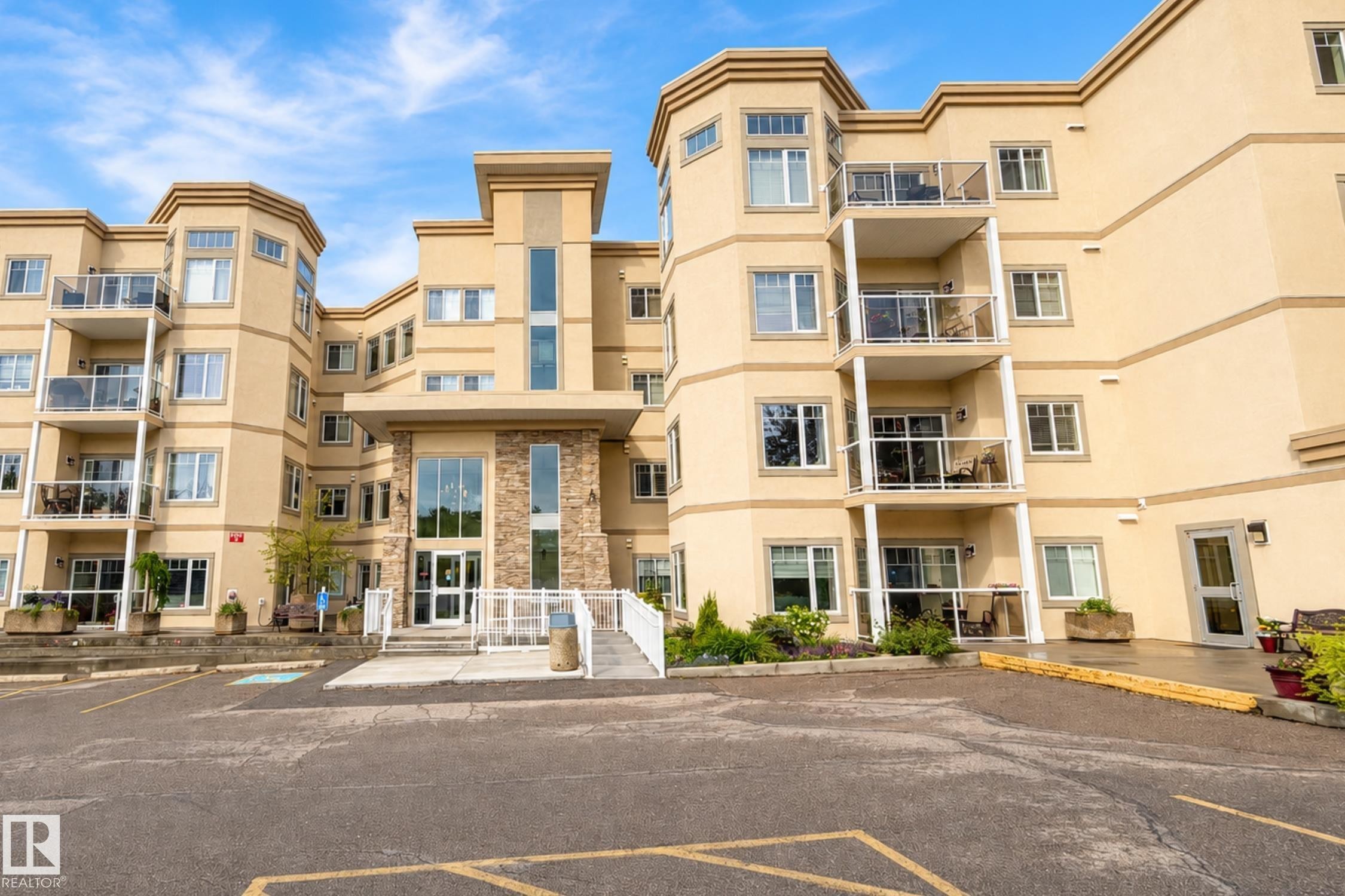 210 5 Gate Avenue, St. Albert, AB