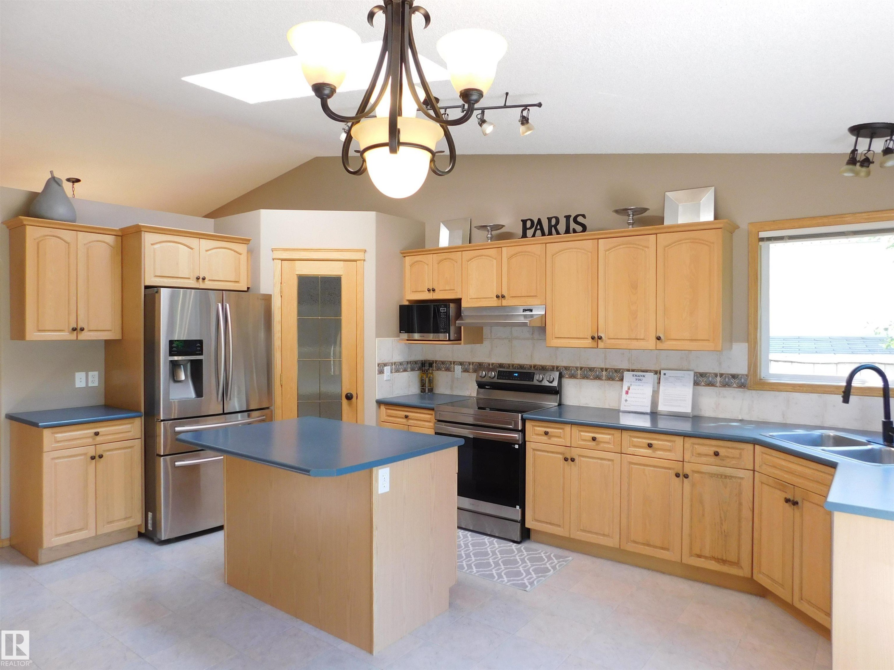 2255 Brennan Court Nw, Edmonton, AB
