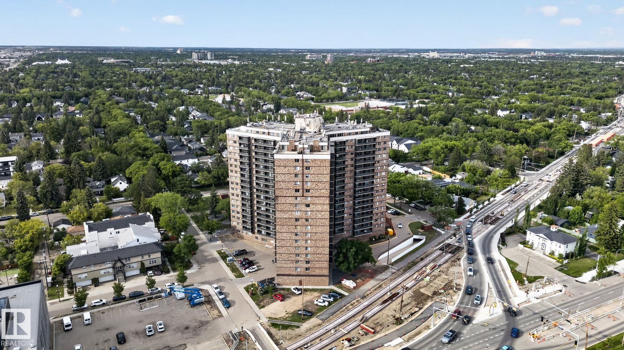Image quality insufficient for description - #412 13910 Stony Plain Rd Nw, Edmonton, AB - Outdoor With View