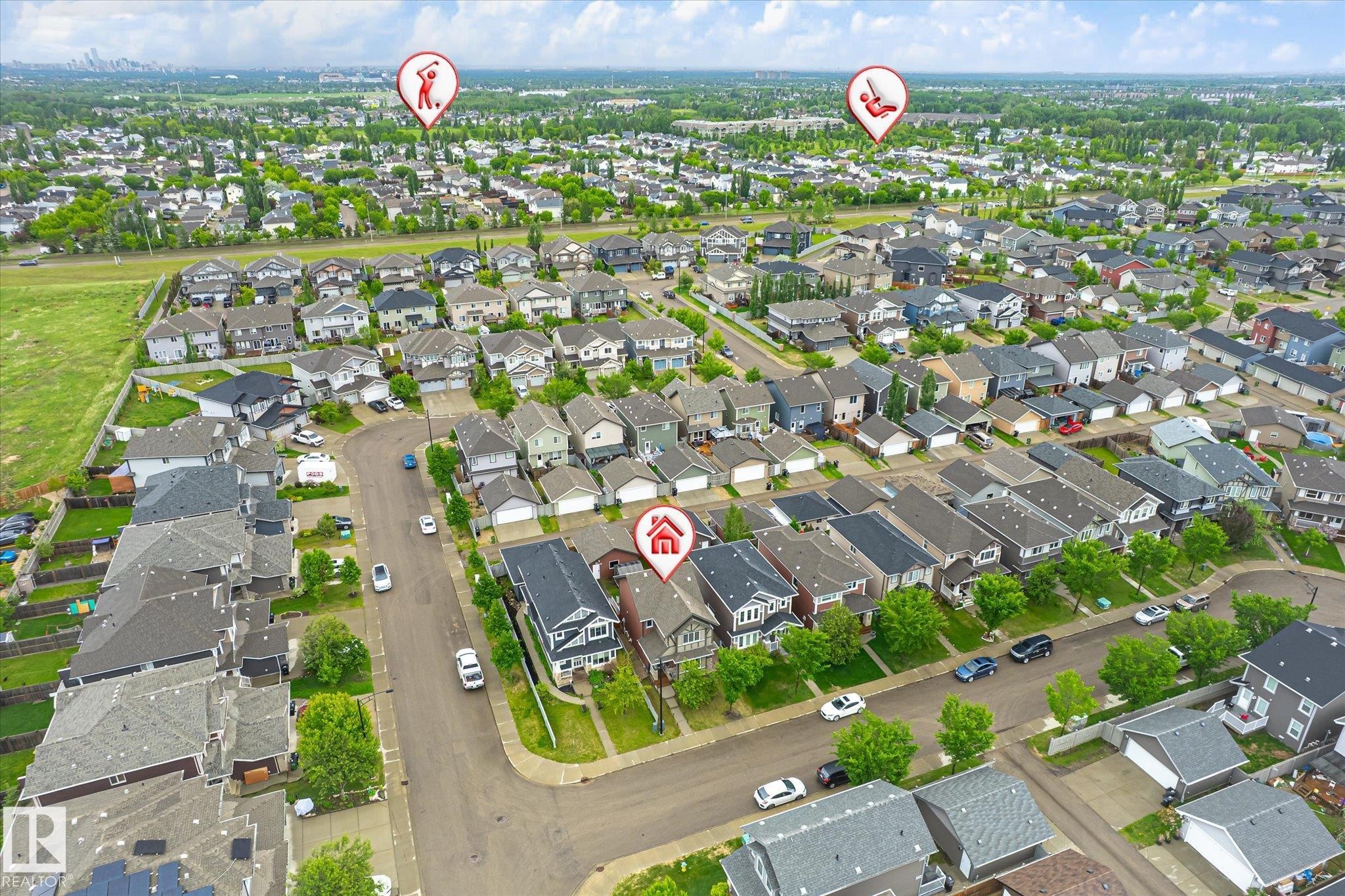 Aerial view of a residential neighborhood with numerous detached homes - 9039 219 Street, Edmonton, AB
