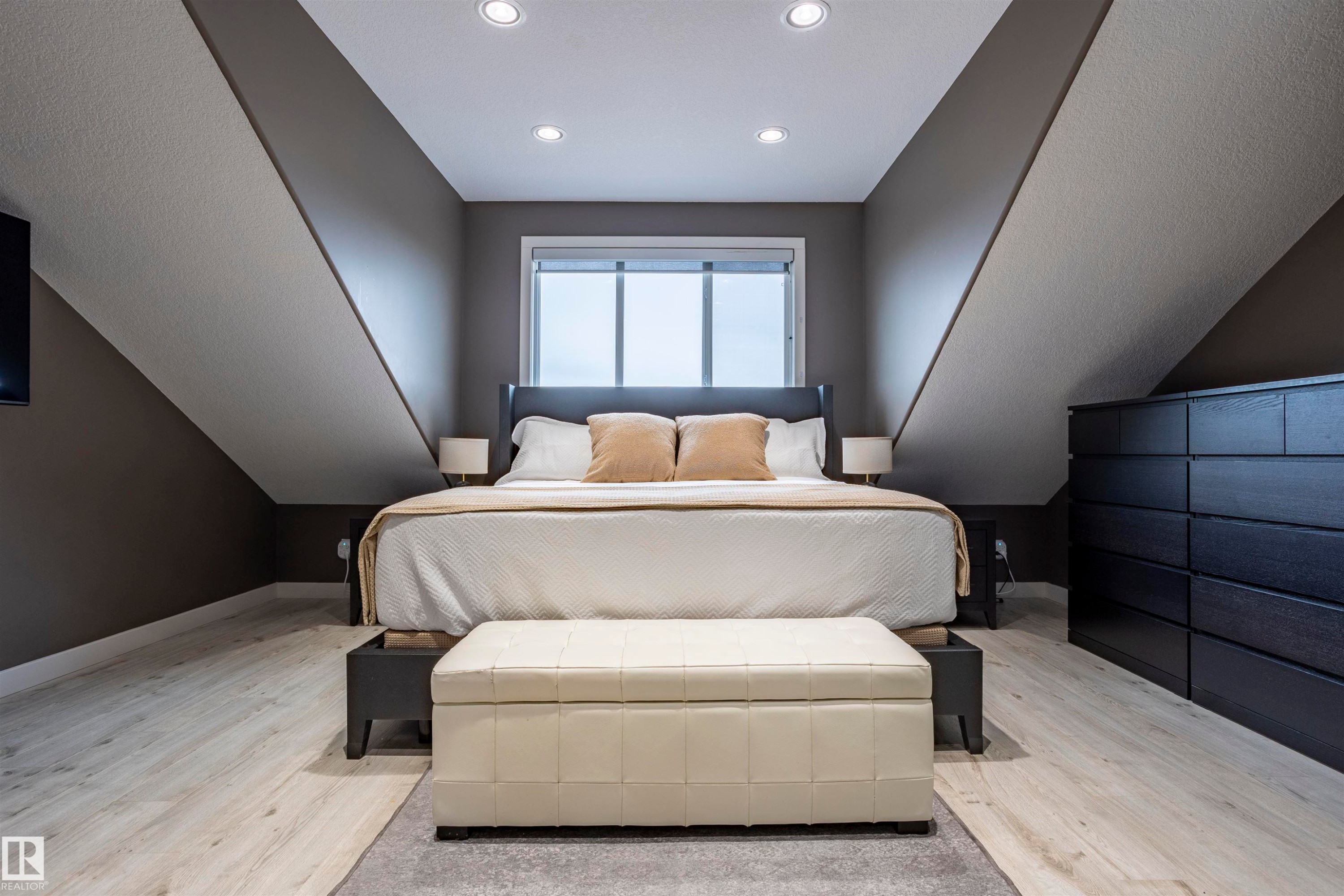 Room with sloped ceilings and recessed lighting - 4949 Terwillegar Common Nw, Edmonton, AB