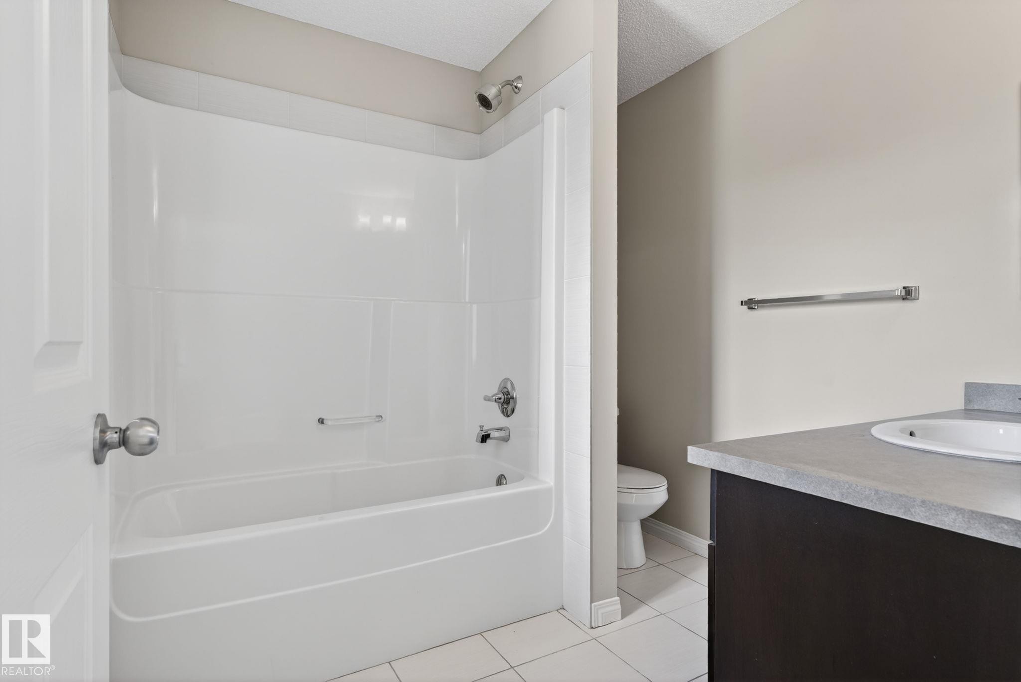 4330 Prowse Link Link Sw, Edmonton, AB - Indoor Photo Showing Bathroom
