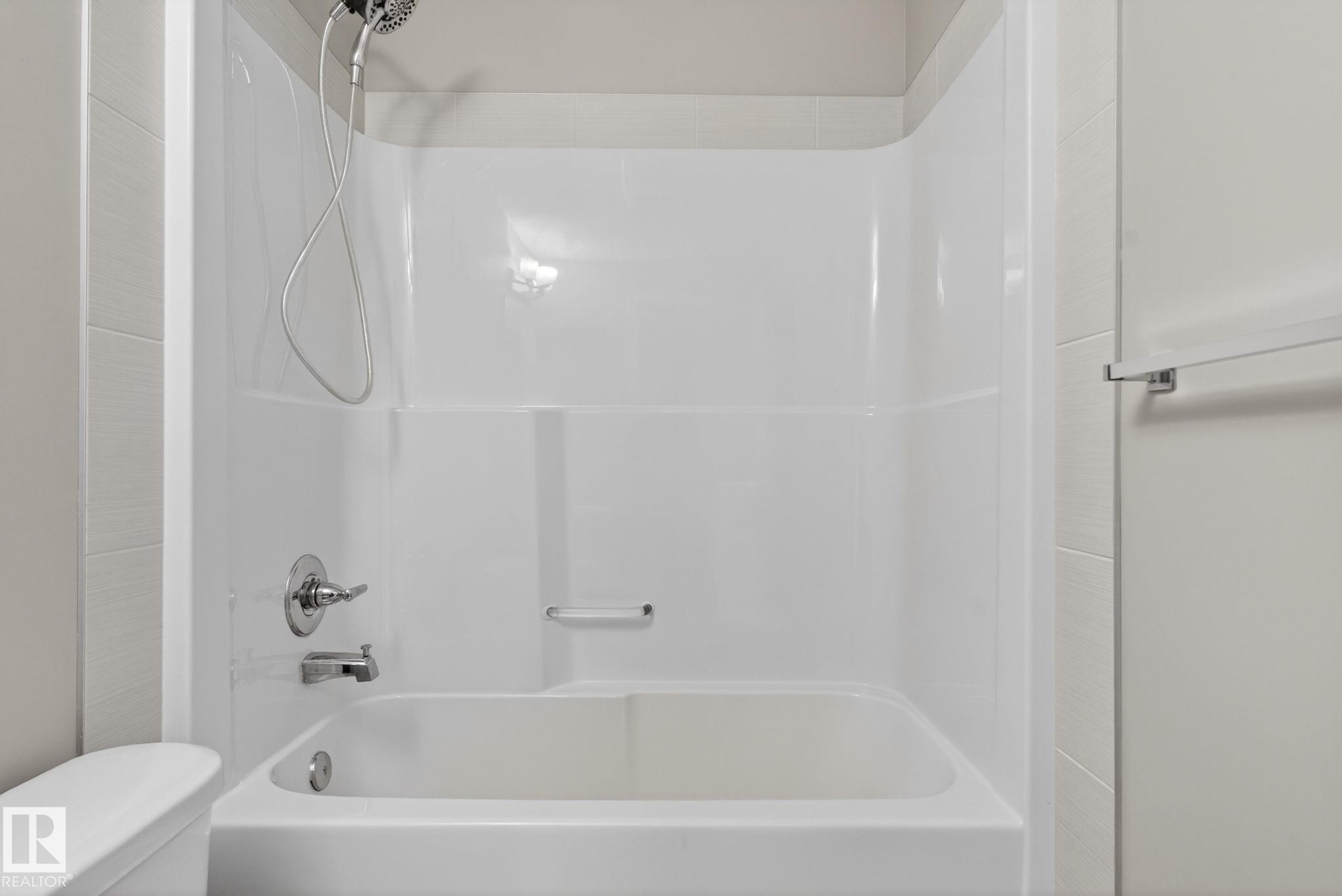 4330 Prowse Link Link Sw, Edmonton, AB - Indoor Photo Showing Bathroom