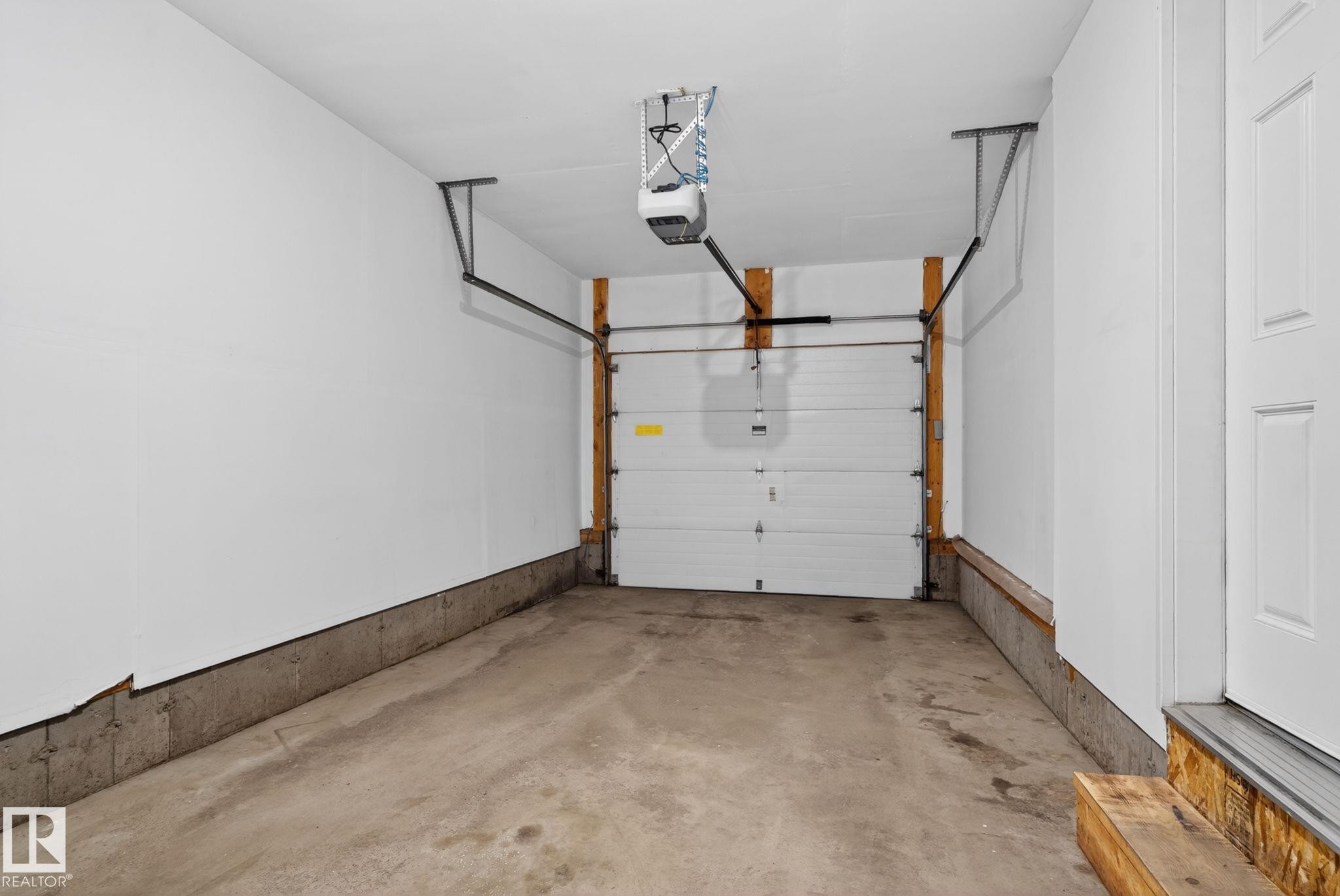 4330 Prowse Link Link Sw, Edmonton, AB - Indoor Photo Showing Garage