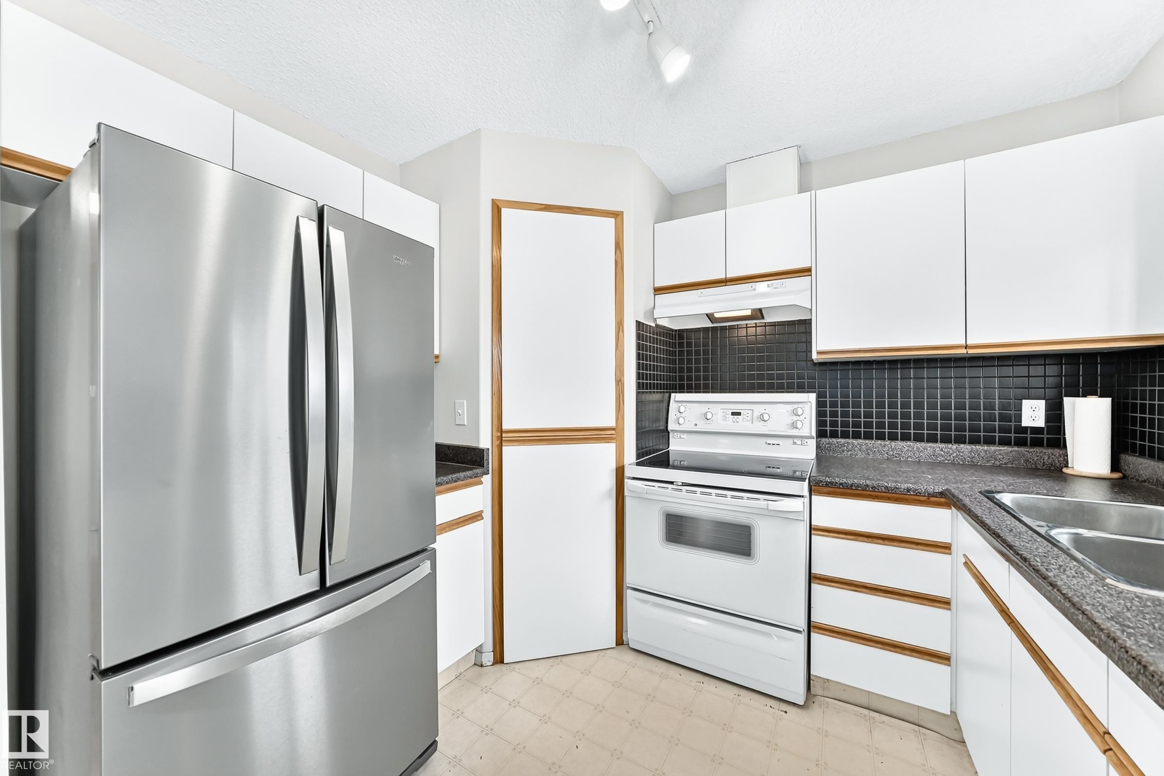 15826 67B Street, Edmonton, AB
