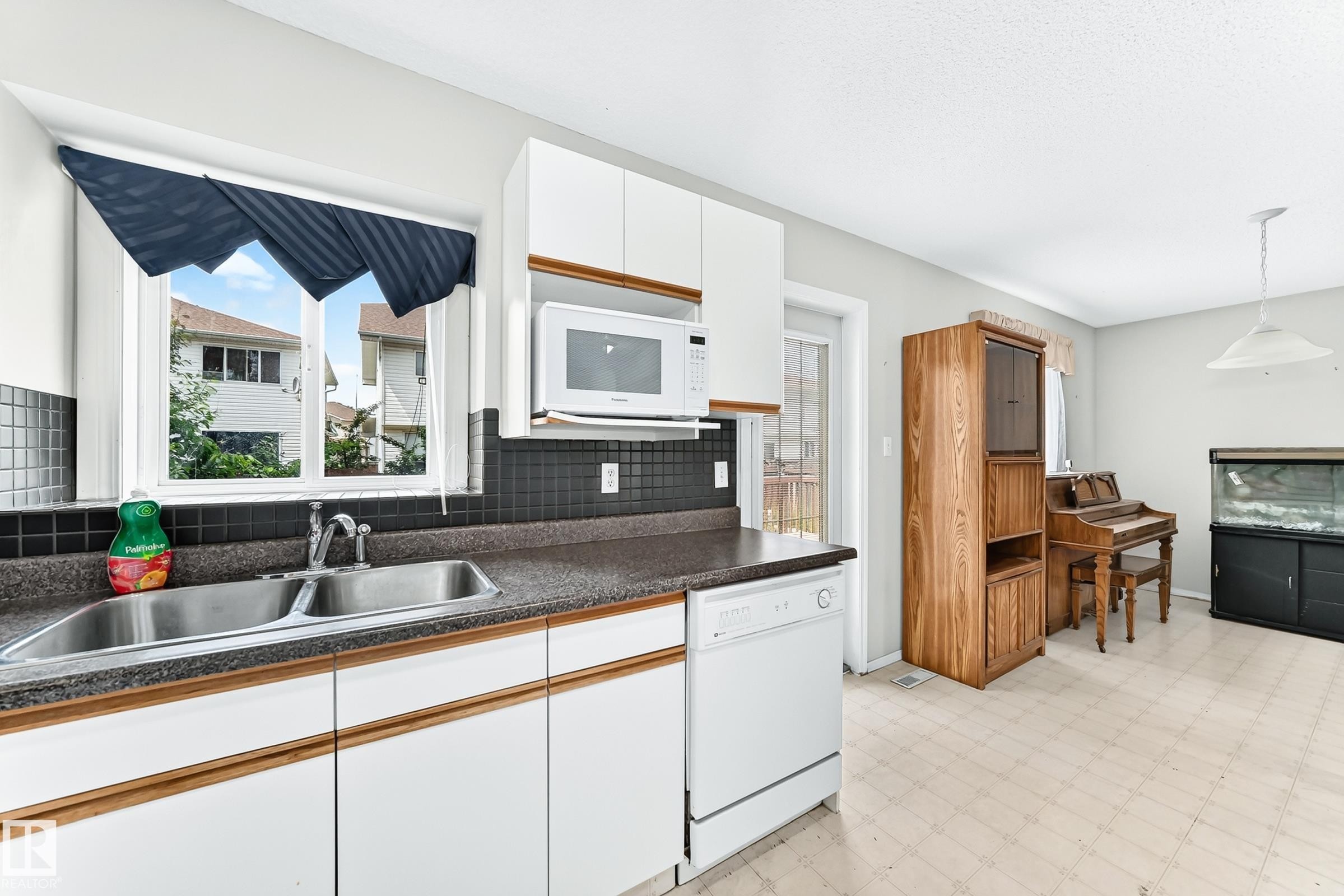 15826 67B Street, Edmonton, AB