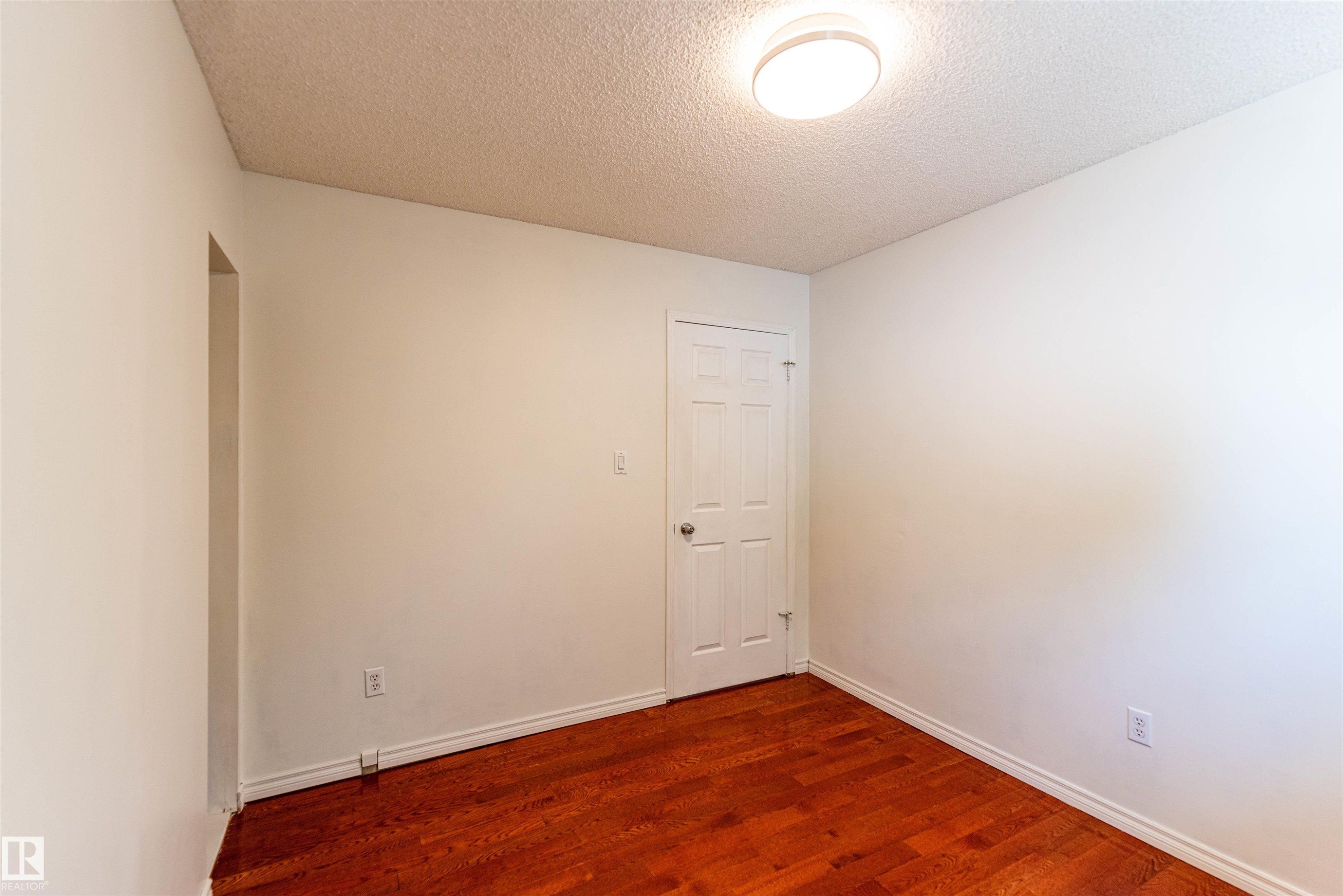 Hardwood flooring, crisp white walls, and a recessed doorway - 16524 116 Street, Edmonton, AB