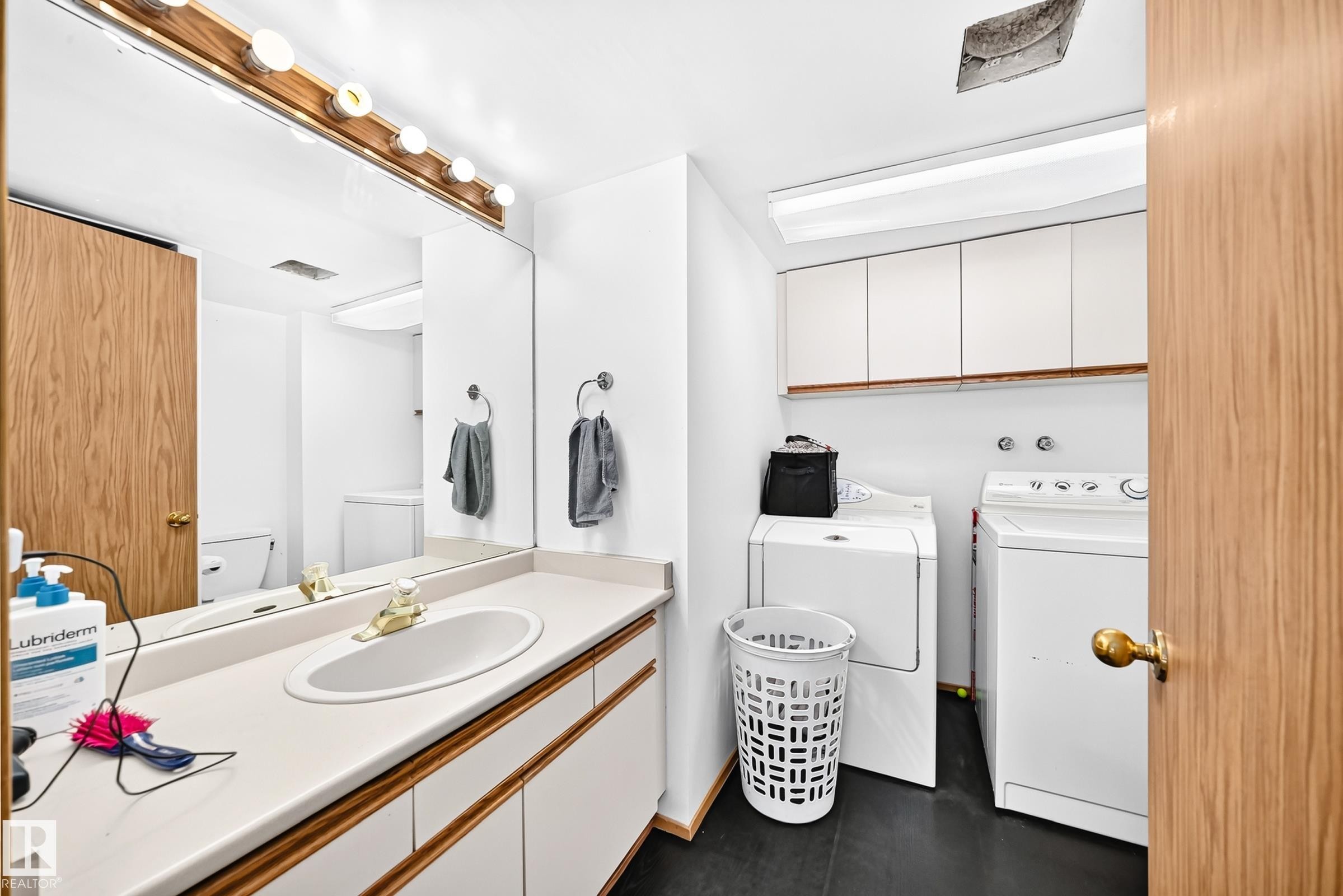 Lower level bathroom and laundry room - 8011 188 Street, Edmonton, AB