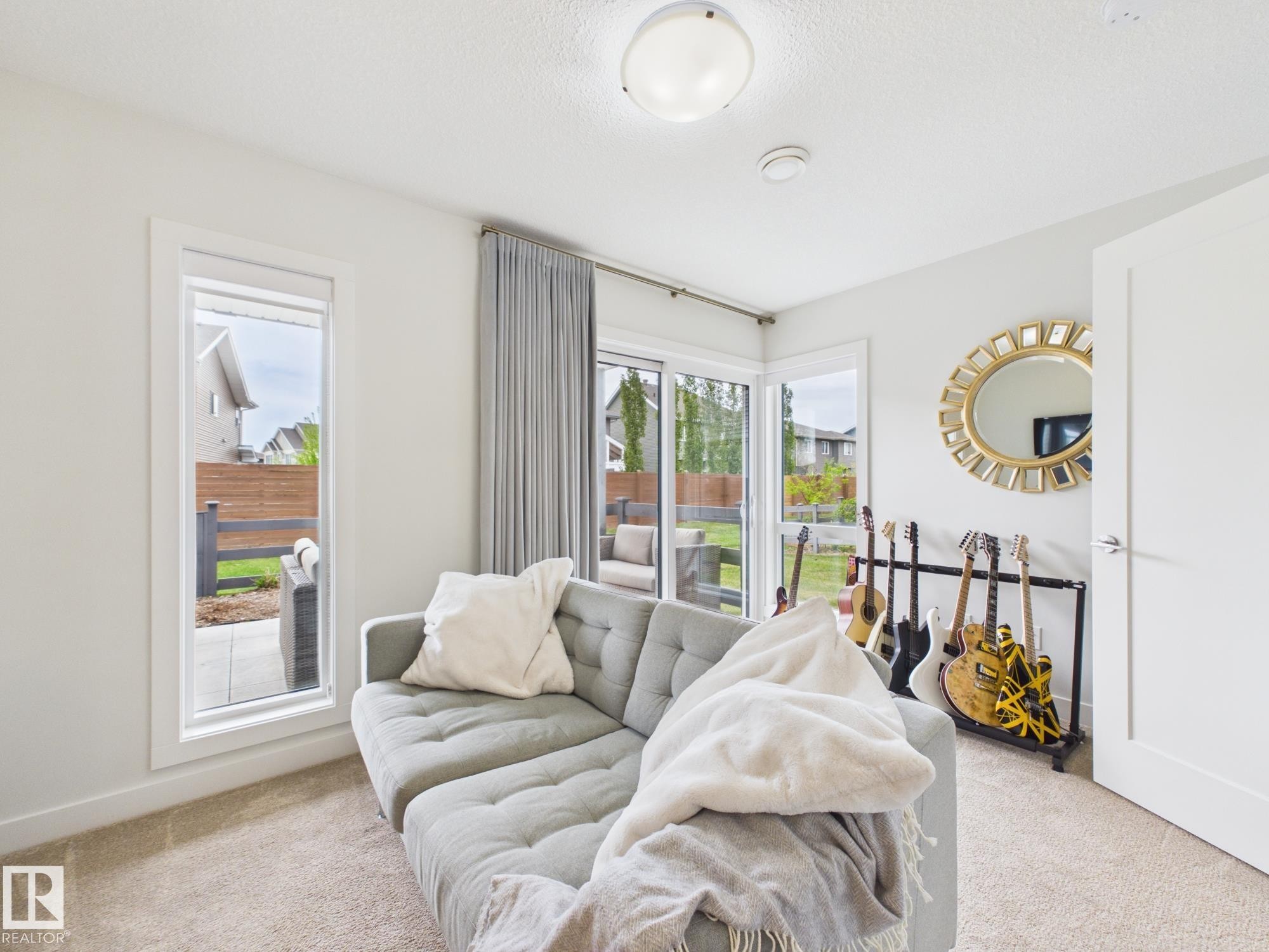 32 100 Jensen Lakes Boulevard, St. Albert, AB - Indoor Photo Showing Living Room