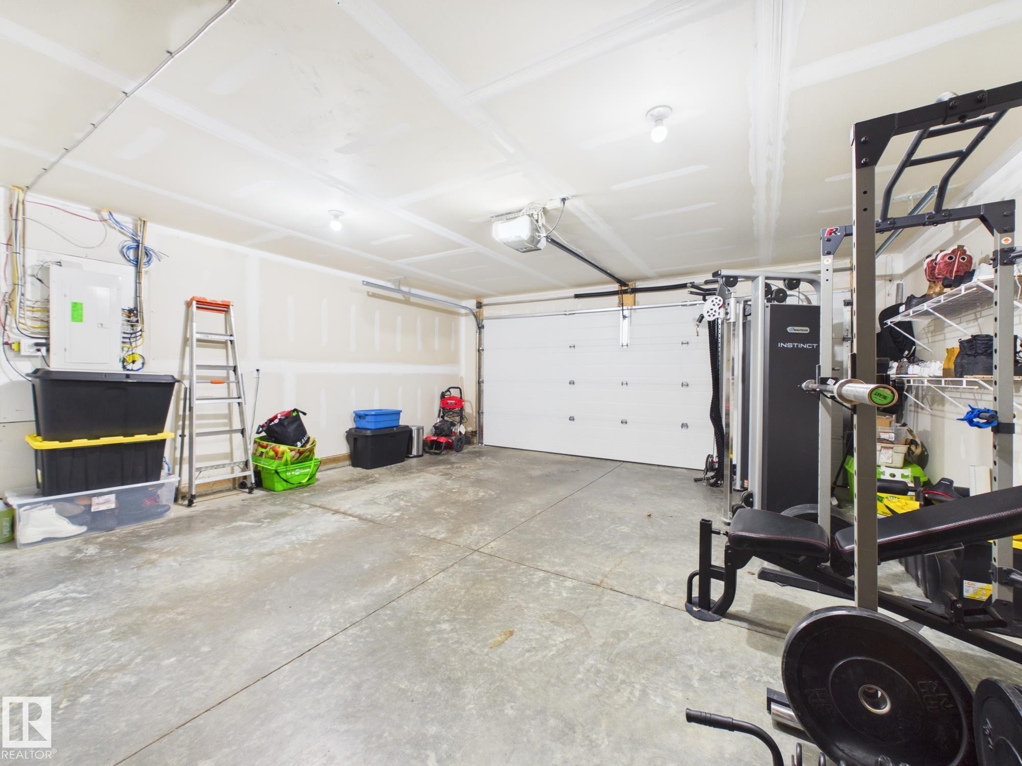 32 100 Jensen Lakes Boulevard, St. Albert, AB - Indoor Photo Showing Garage