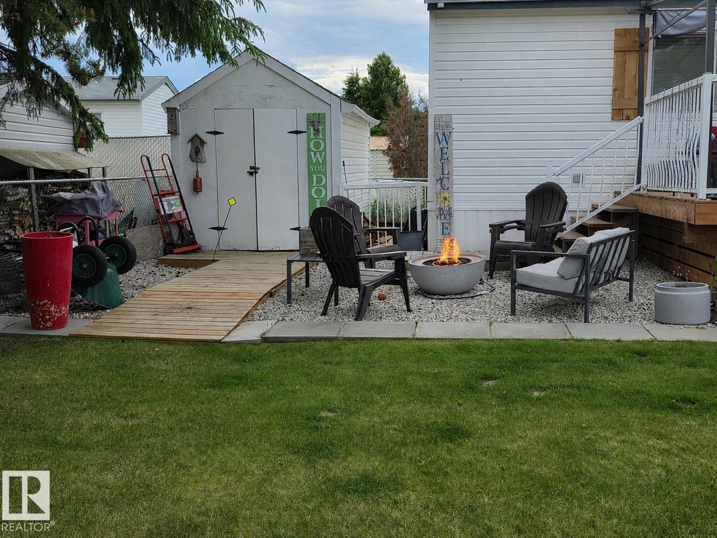 Patio terrace - 88B 3400 48 Street, Stony Plain, AB