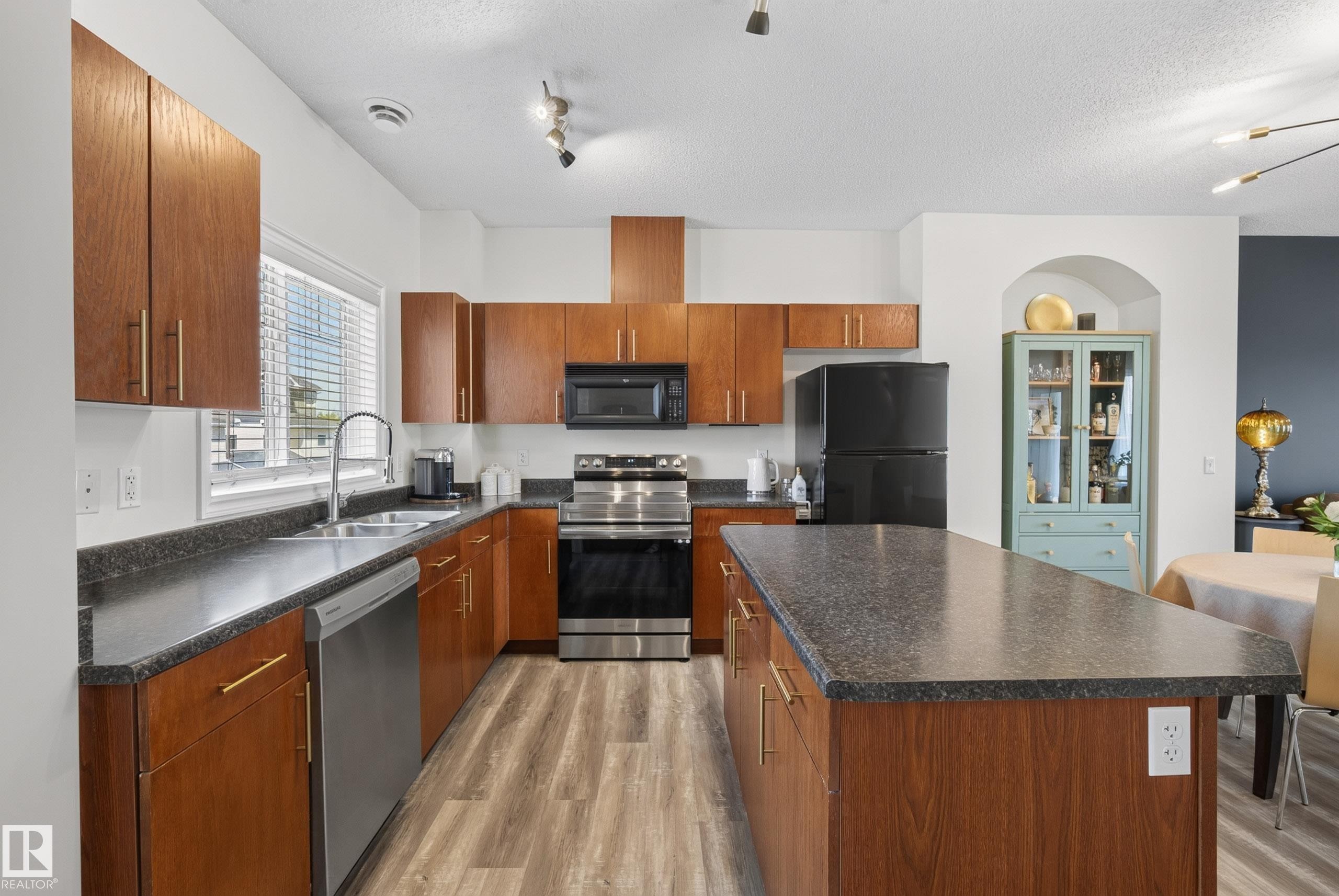 Kitchen - 57 3010 33 Avenue, Edmonton, AB