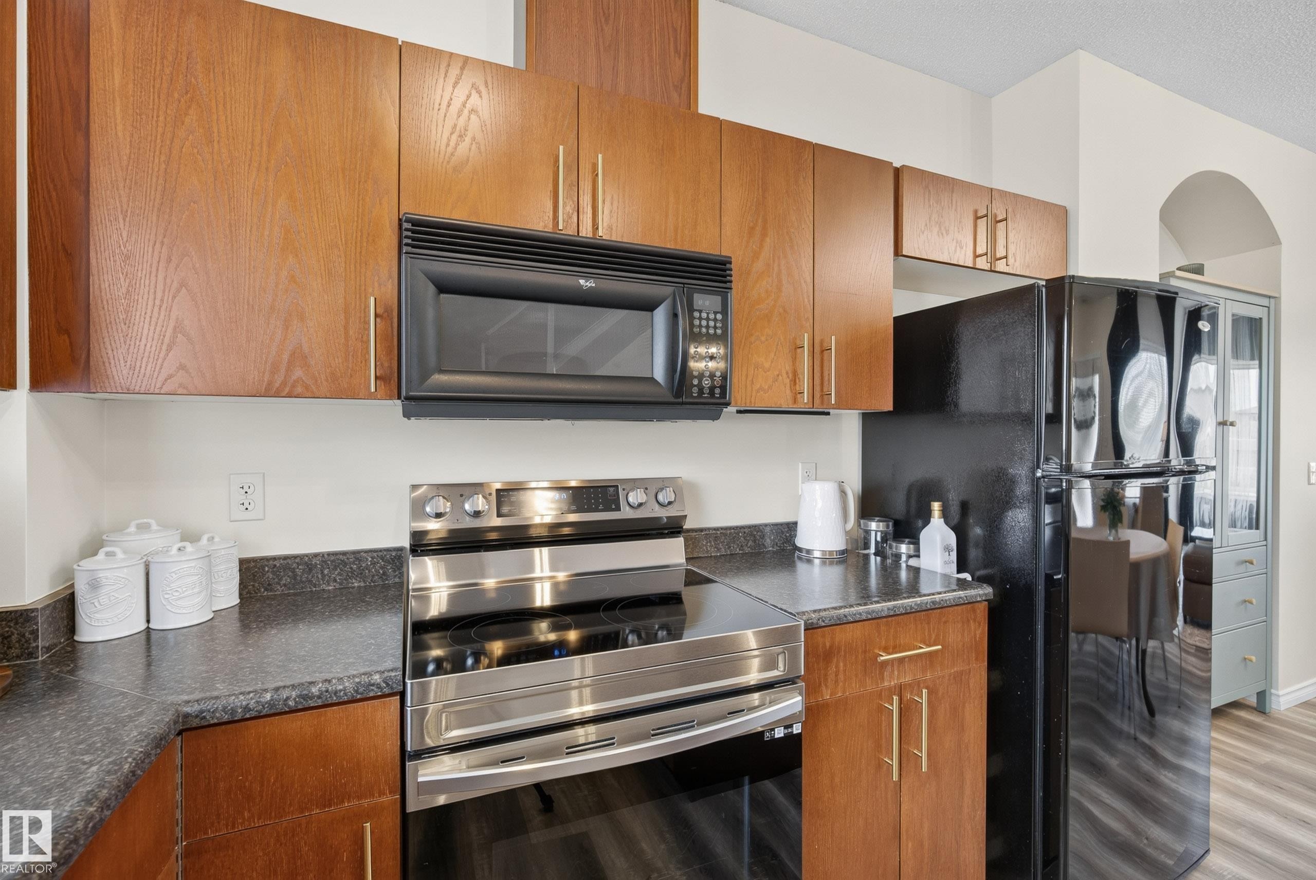 Kitchen - 57 3010 33 Avenue, Edmonton, AB
