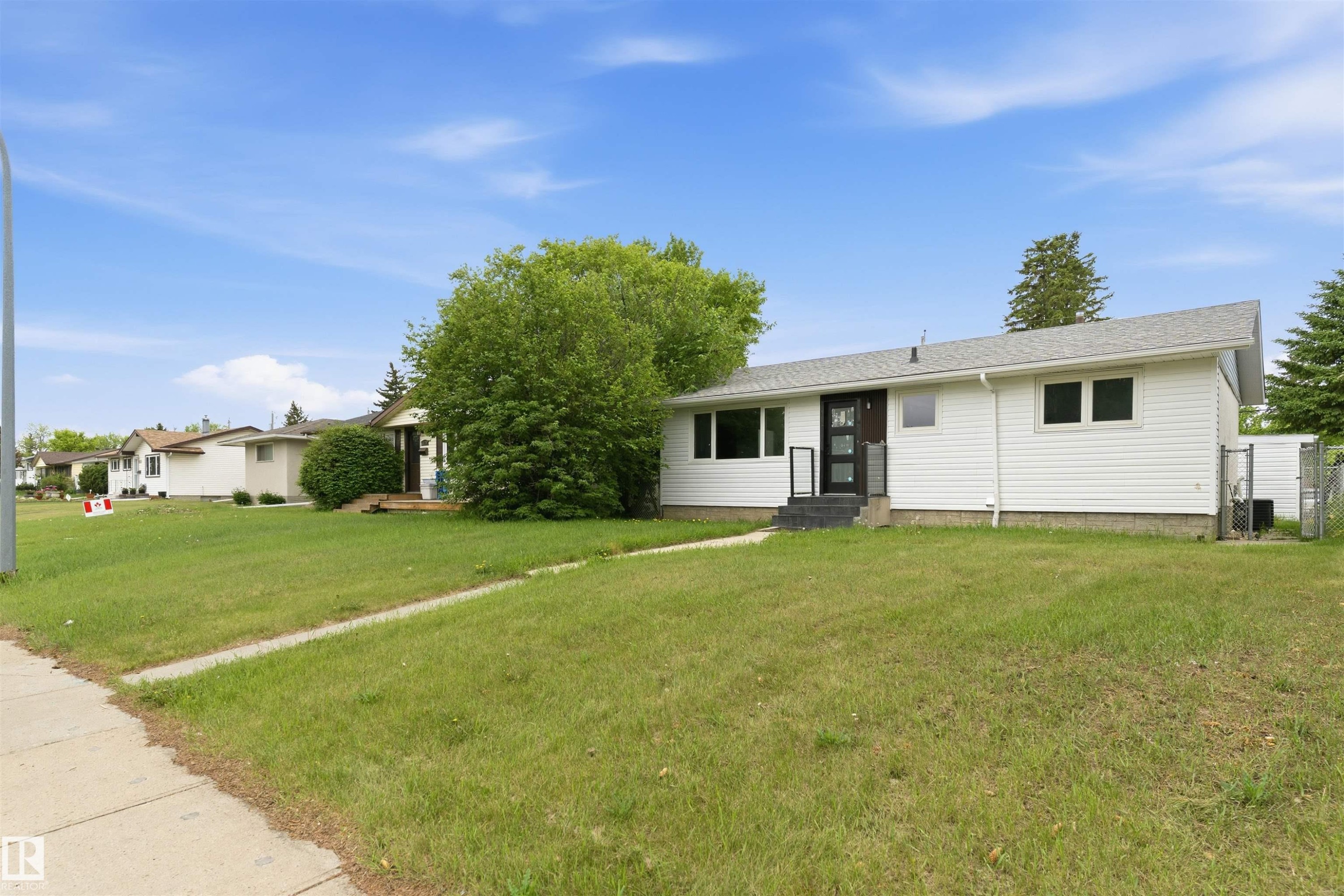 8328 165 Street Nw, Edmonton, AB - Outdoor