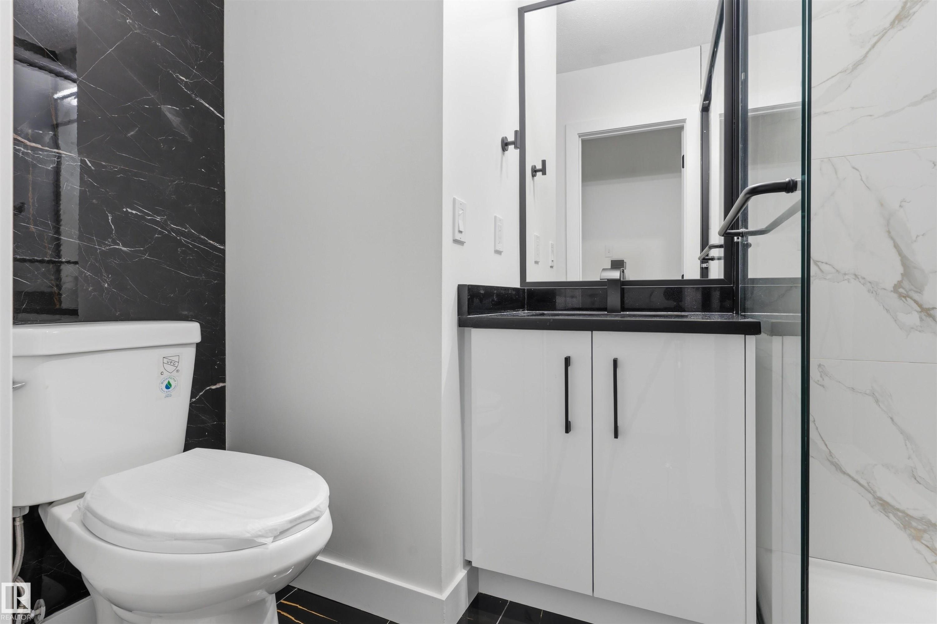 8328 165 Street Nw, Edmonton, AB - Indoor Photo Showing Bathroom