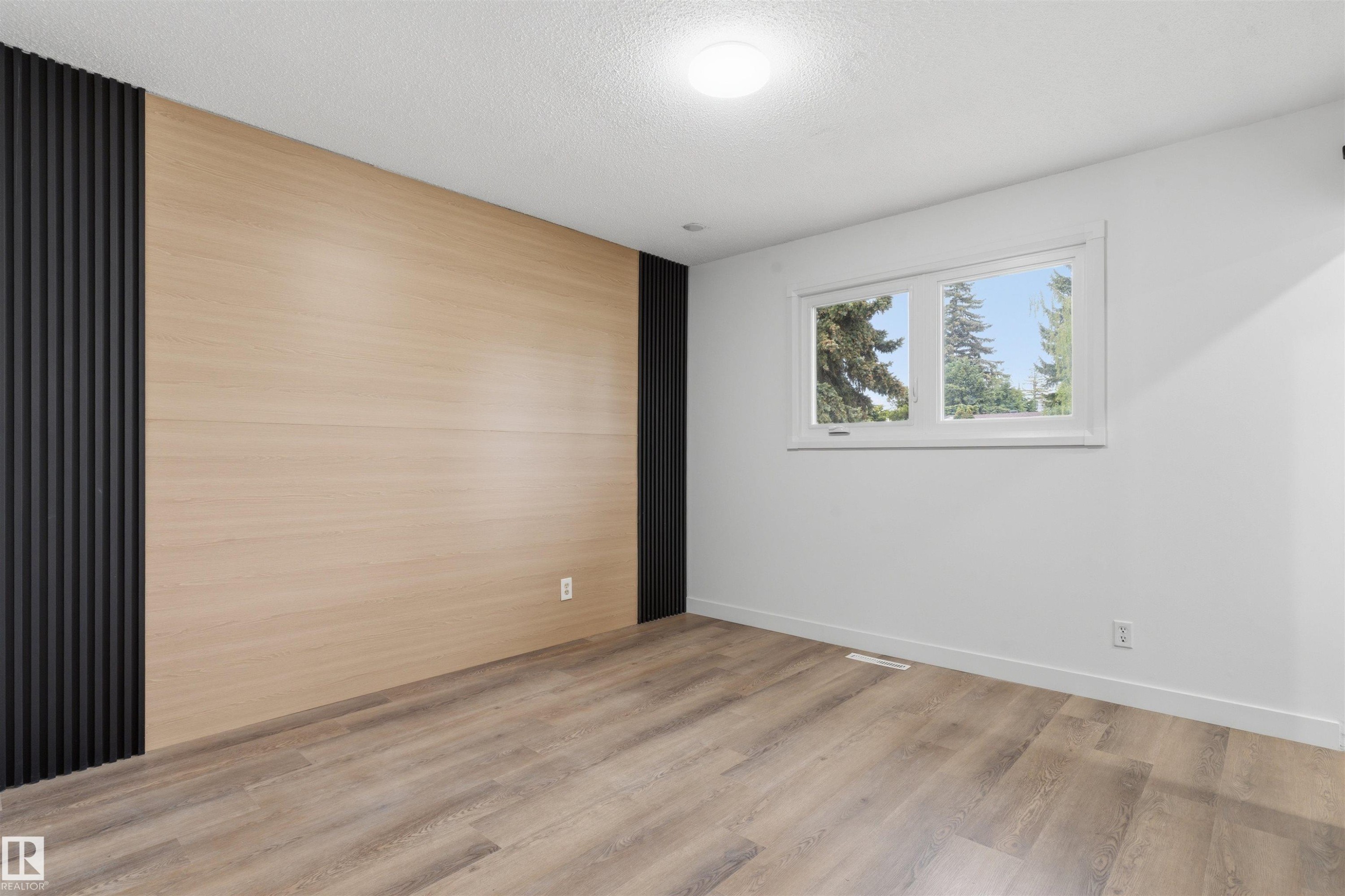8328 165 Street Nw, Edmonton, AB - Indoor Photo Showing Other Room