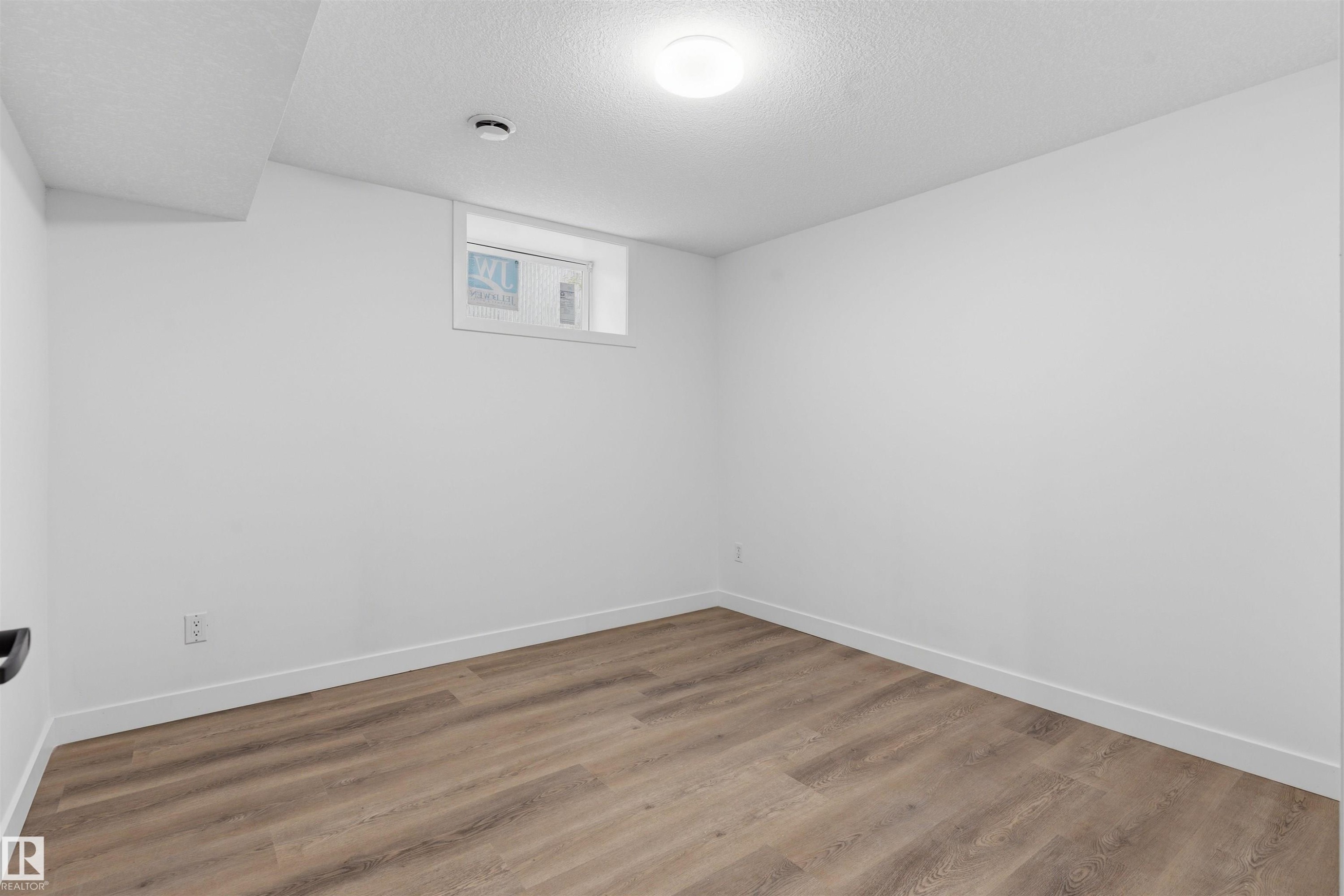 8328 165 Street Nw, Edmonton, AB - Indoor Photo Showing Other Room