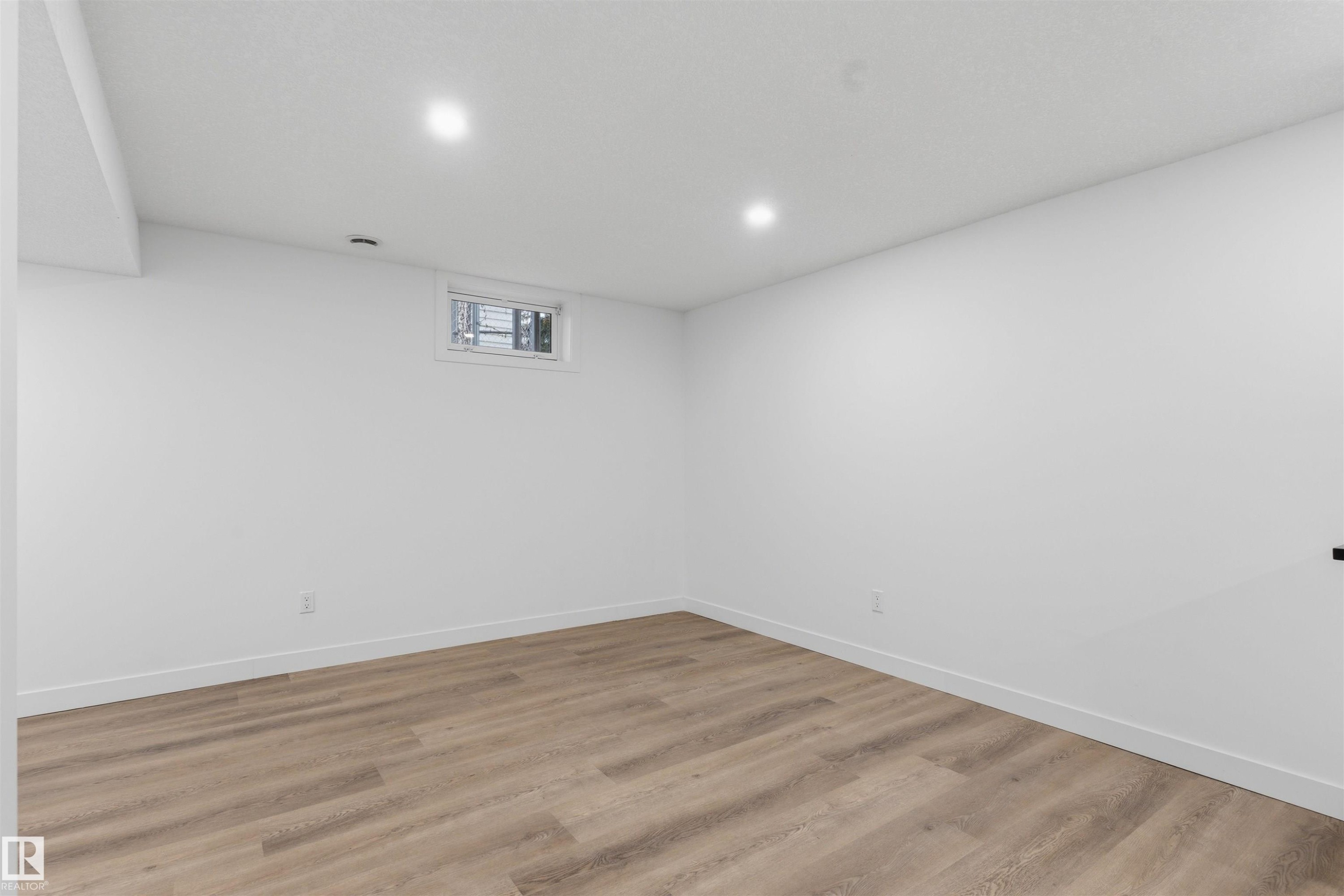 8328 165 Street Nw, Edmonton, AB - Indoor Photo Showing Other Room