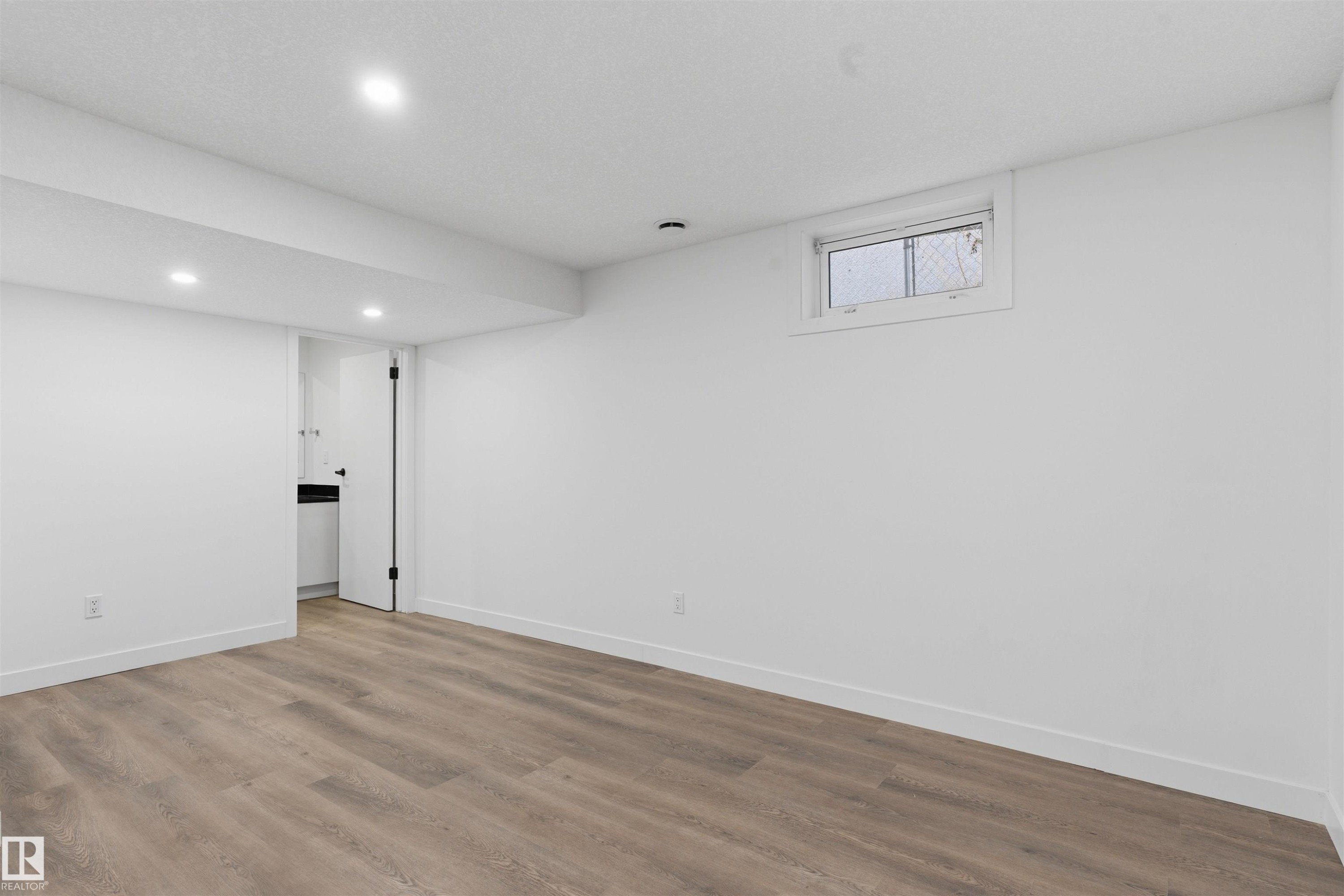 8328 165 Street Nw, Edmonton, AB - Indoor Photo Showing Other Room