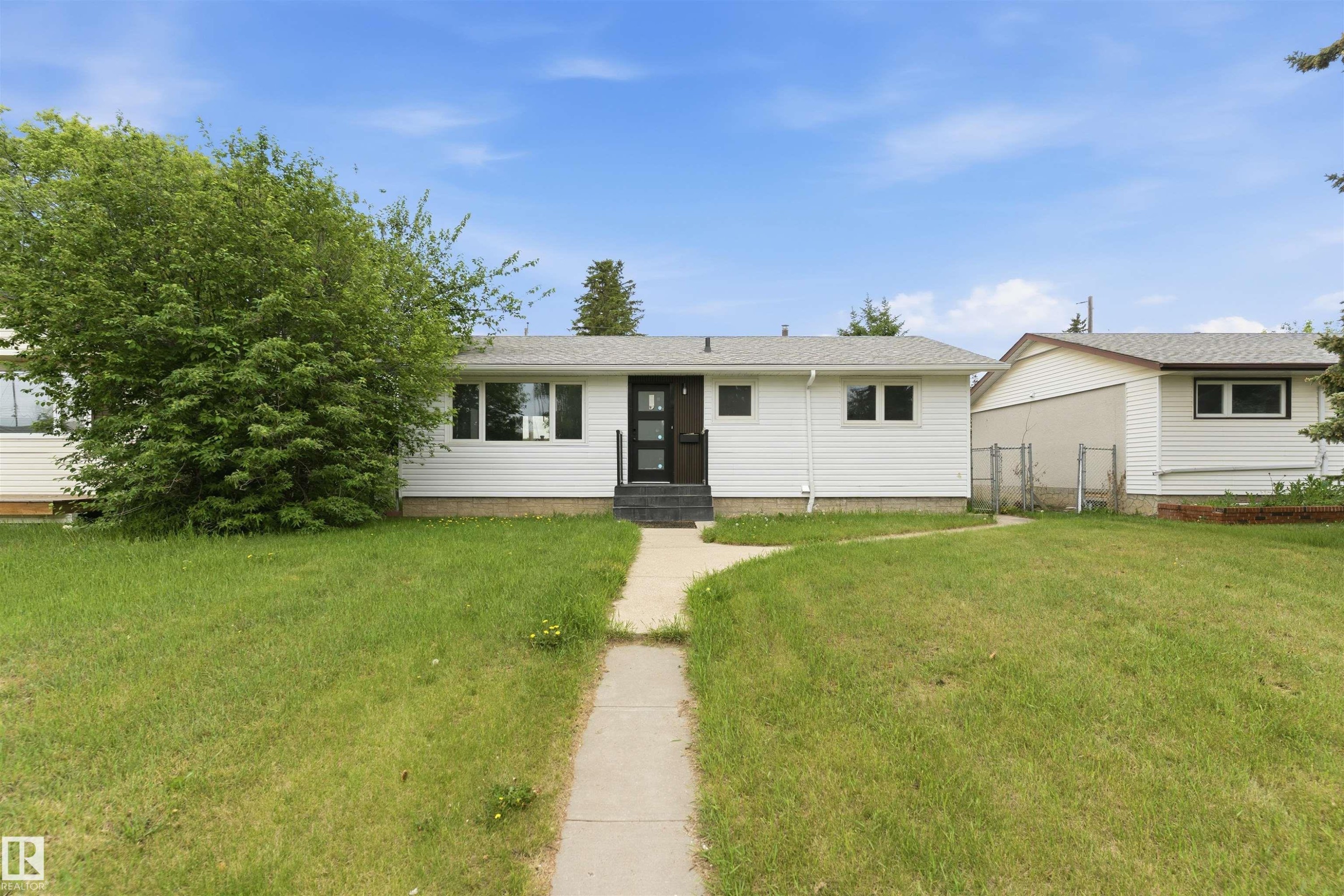 8328 165 Street Nw, Edmonton, AB - Outdoor