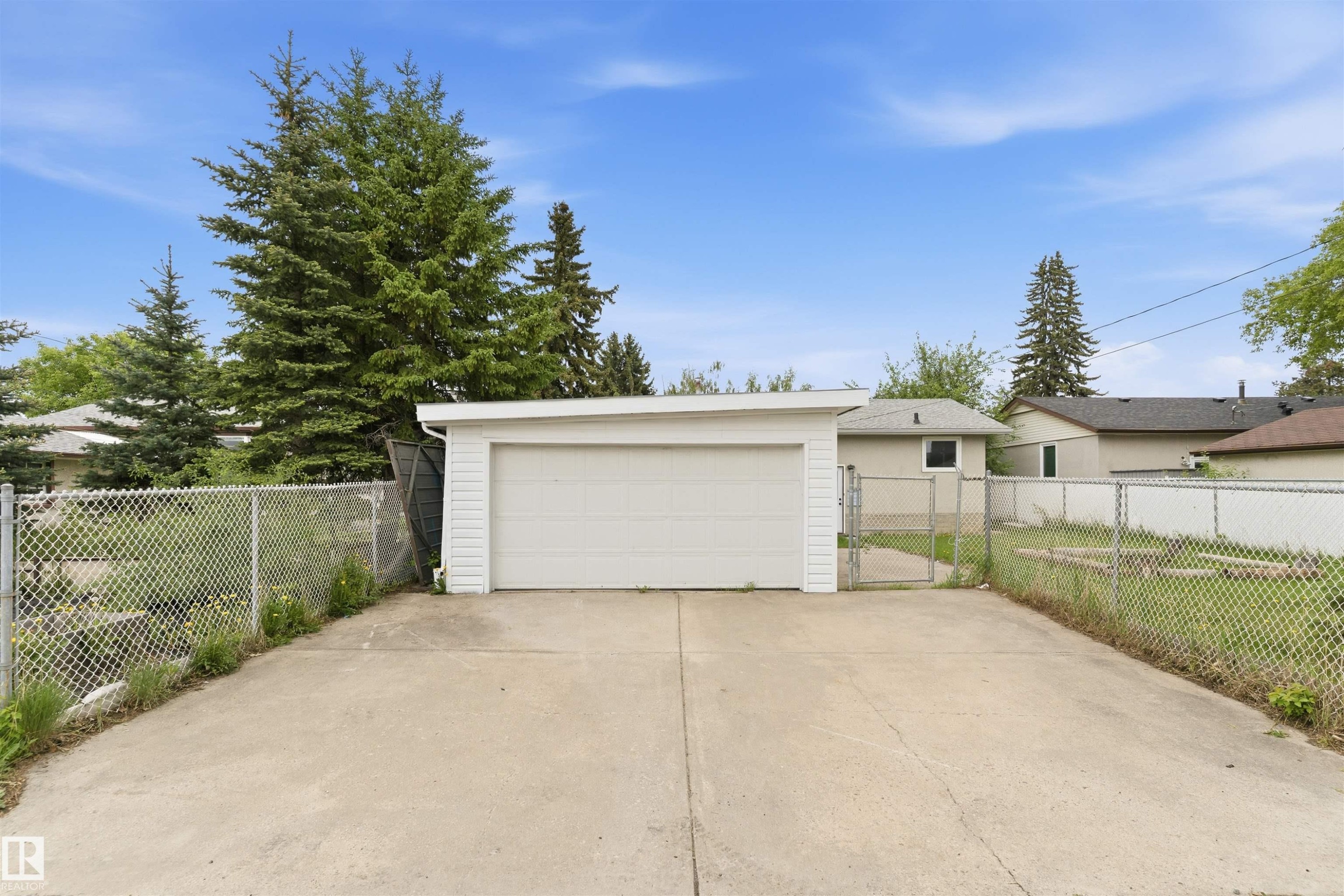 8328 165 Street Nw, Edmonton, AB - Outdoor