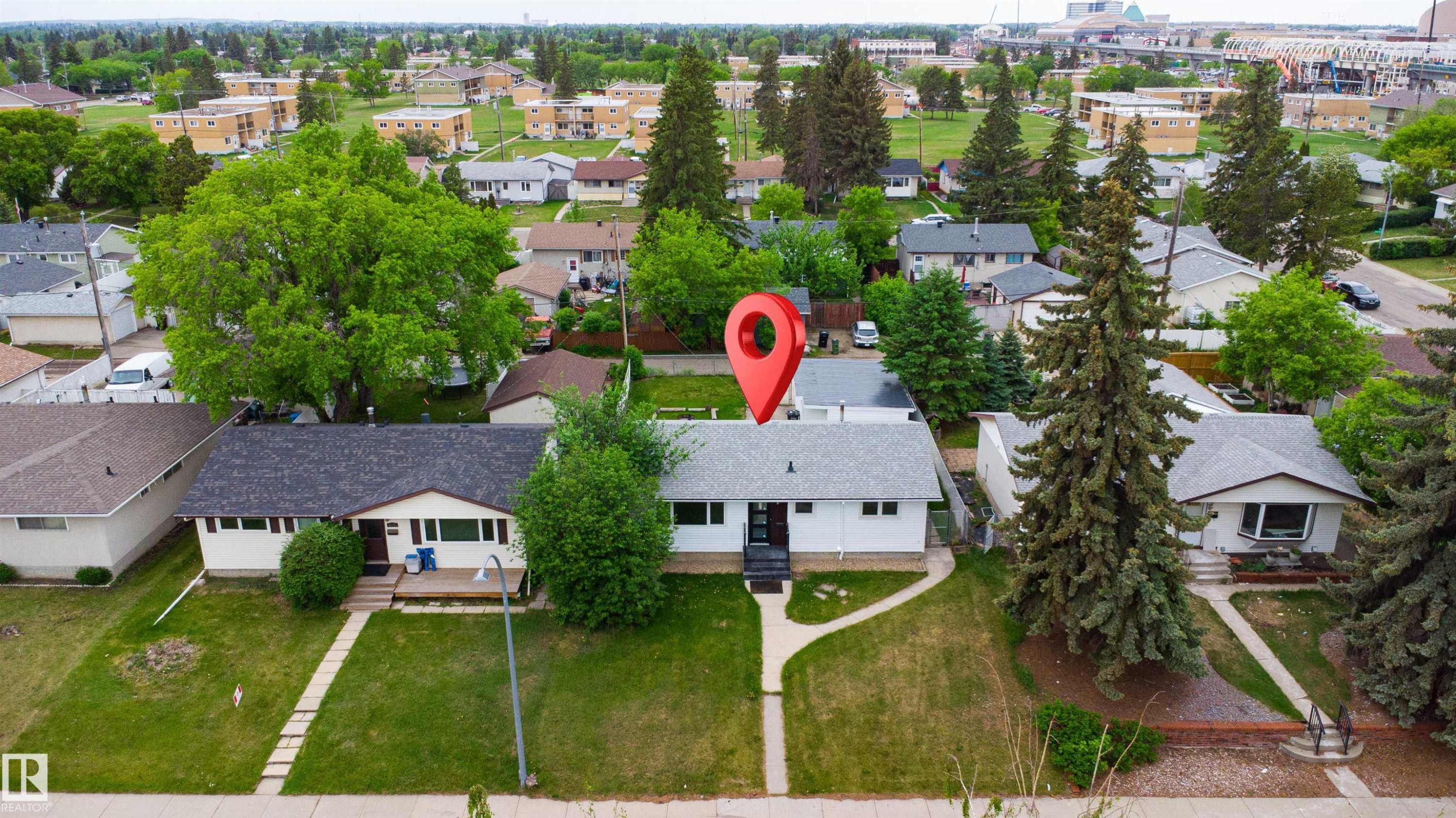 8328 165 Street Nw, Edmonton, AB - Outdoor