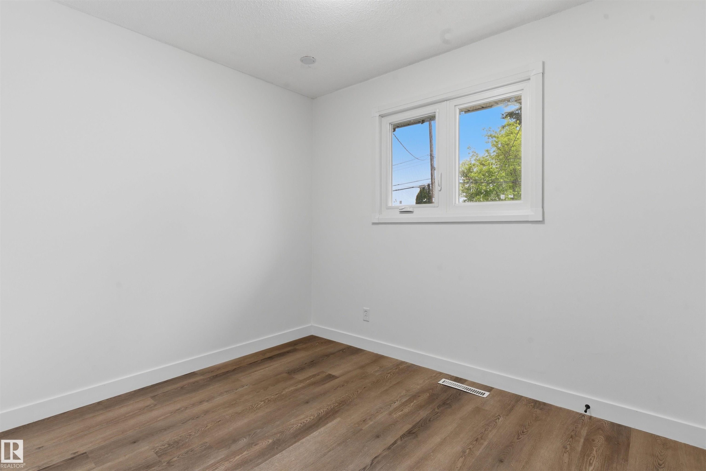 8328 165 Street Nw, Edmonton, AB - Indoor Photo Showing Other Room