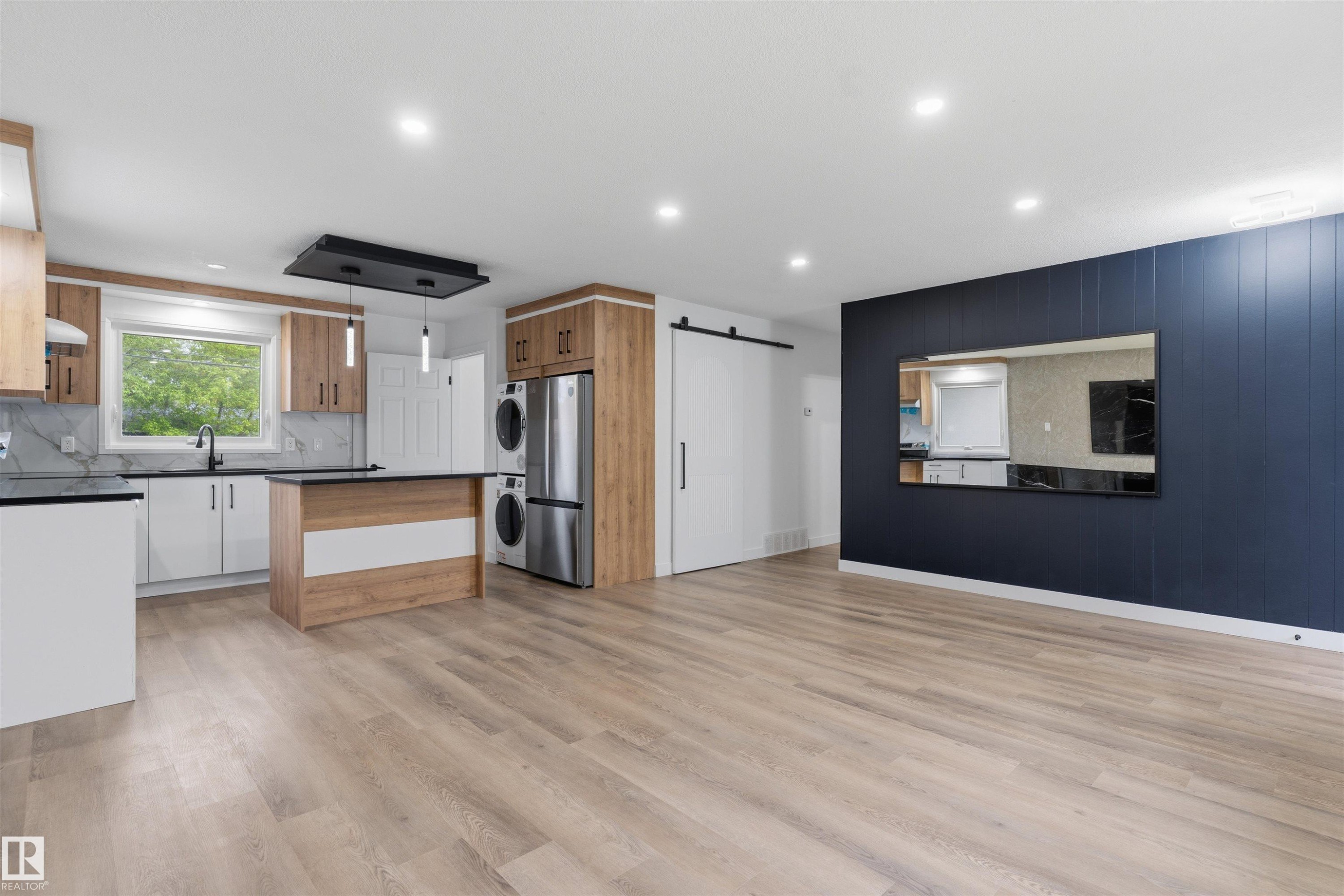 8328 165 Street Nw, Edmonton, AB - Indoor Photo Showing Kitchen