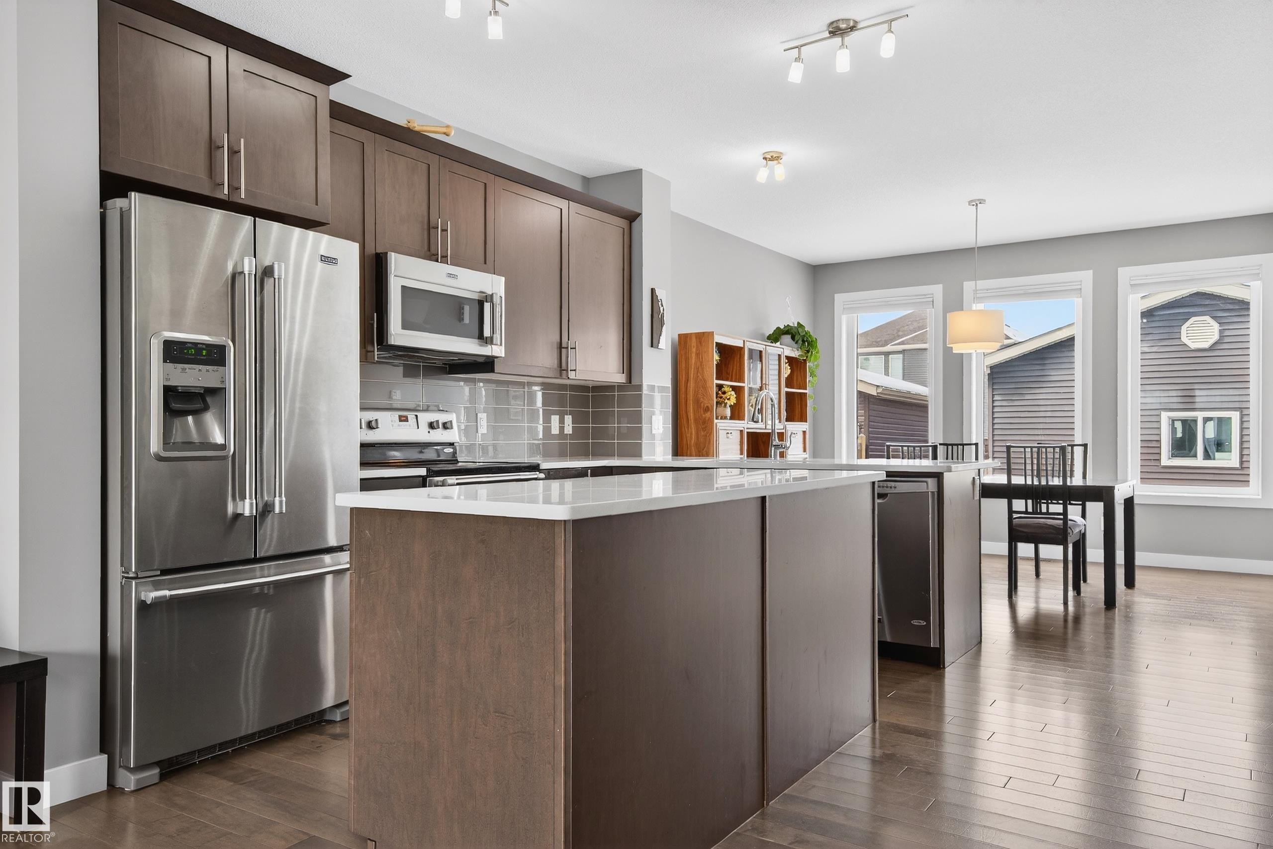 3428 Cherry Way Sw, Edmonton, AB - Indoor Photo Showing Kitchen With Upgraded Kitchen
