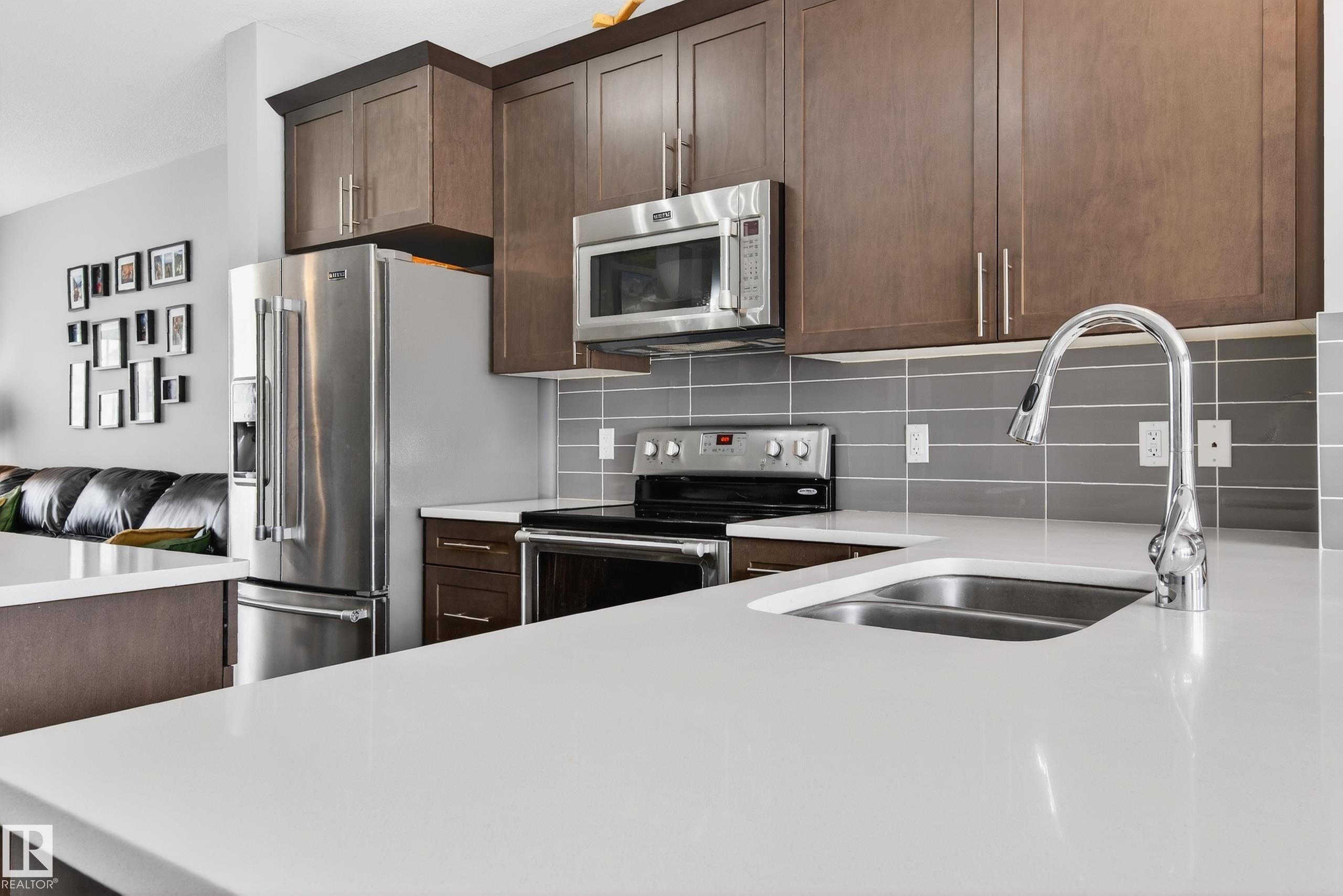 3428 Cherry Way Sw, Edmonton, AB - Indoor Photo Showing Kitchen With Double Sink With Upgraded Kitchen