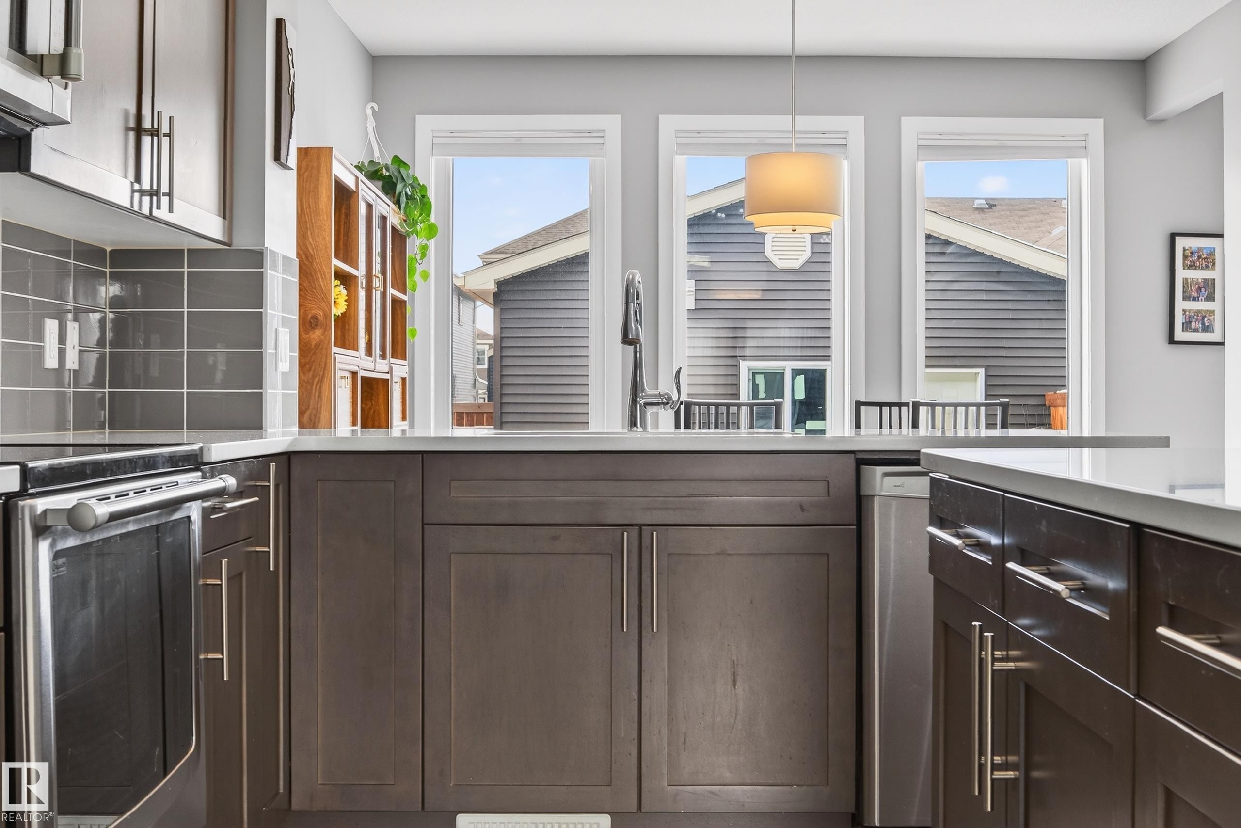3428 Cherry Way Sw, Edmonton, AB - Indoor Photo Showing Kitchen