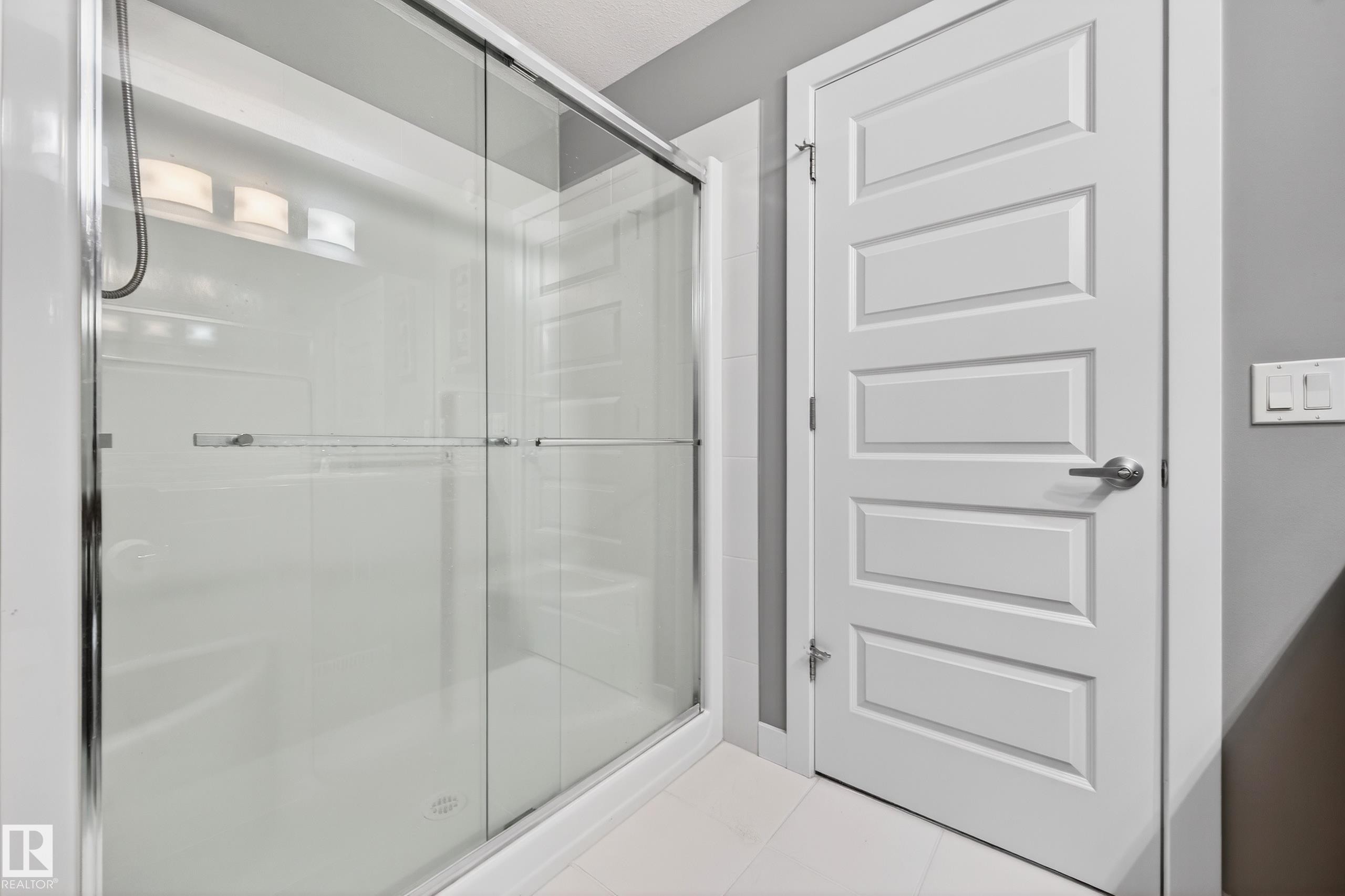 3428 Cherry Way Sw, Edmonton, AB - Indoor Photo Showing Bathroom