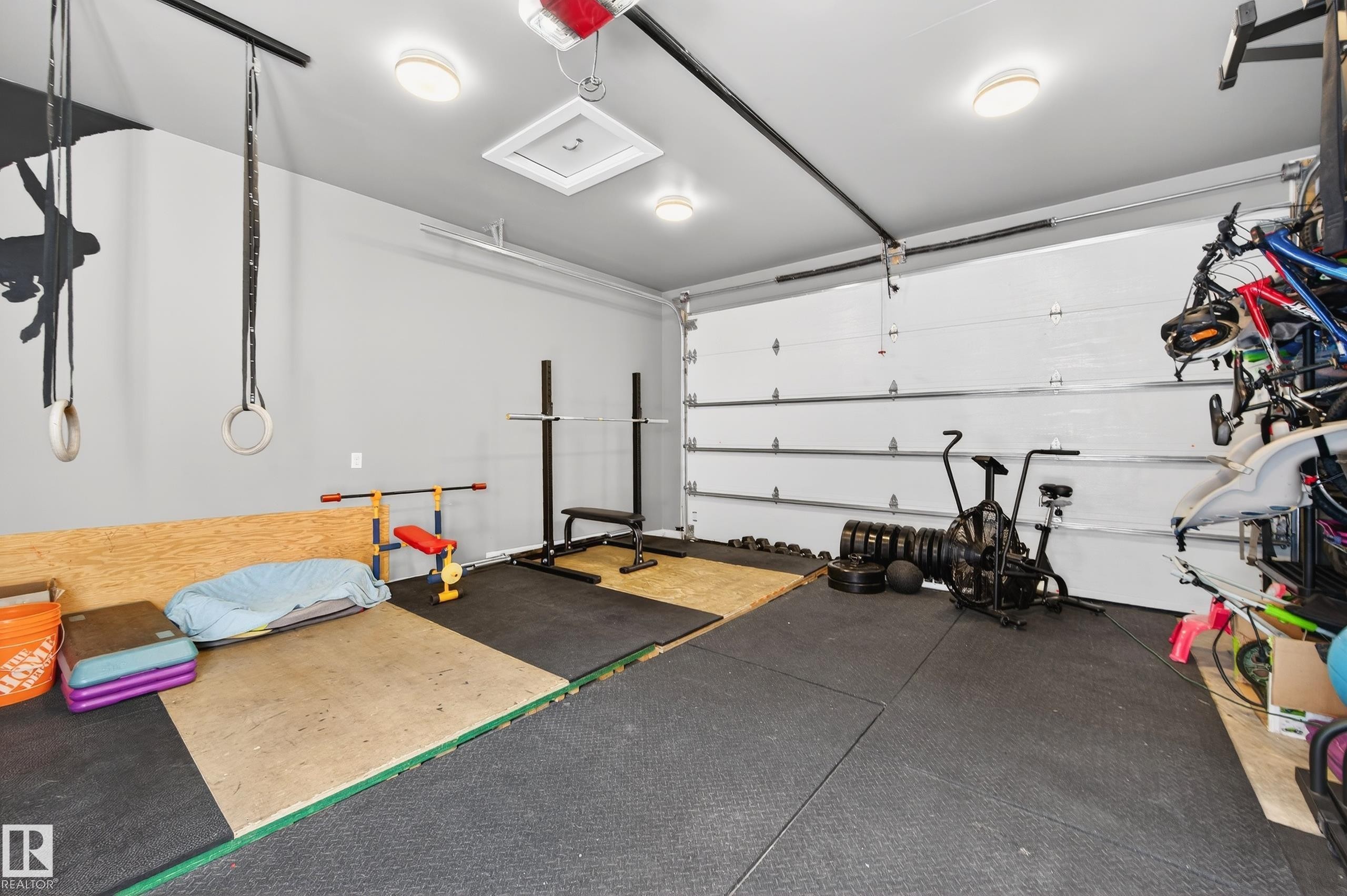 3428 Cherry Way Sw, Edmonton, AB - Indoor Photo Showing Garage