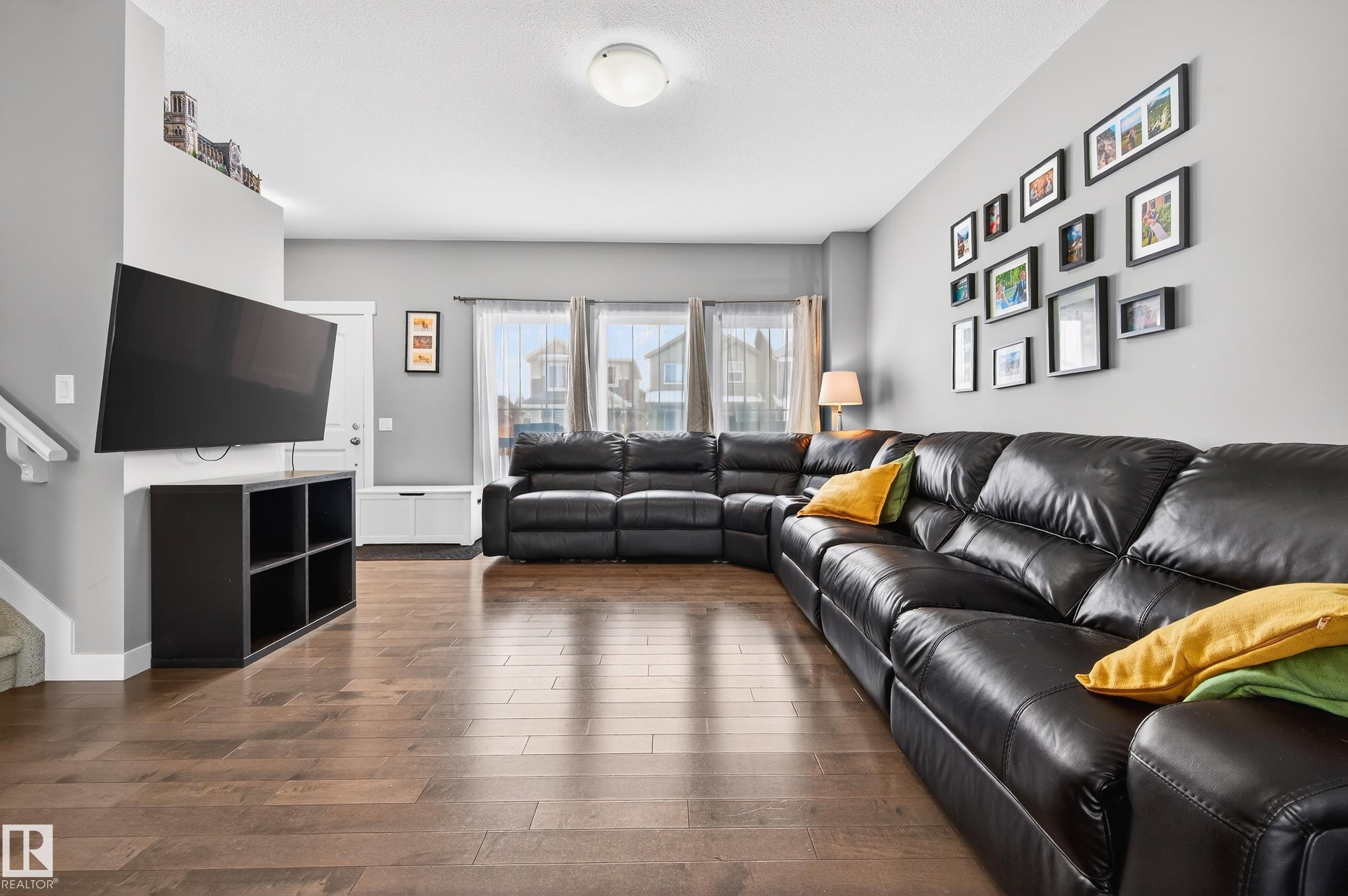 3428 Cherry Way Sw, Edmonton, AB - Indoor Photo Showing Living Room