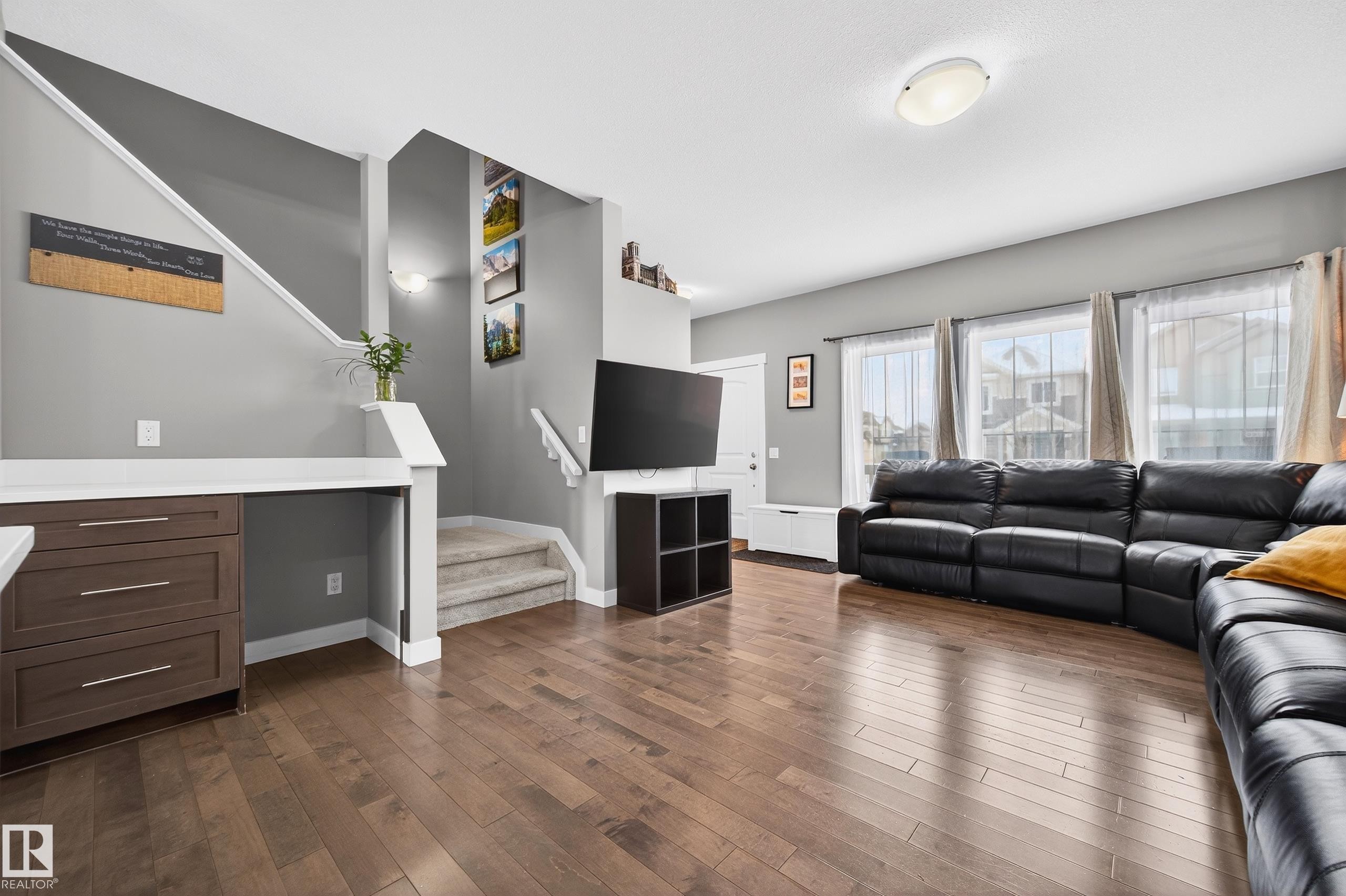 3428 Cherry Way Sw, Edmonton, AB - Indoor Photo Showing Living Room