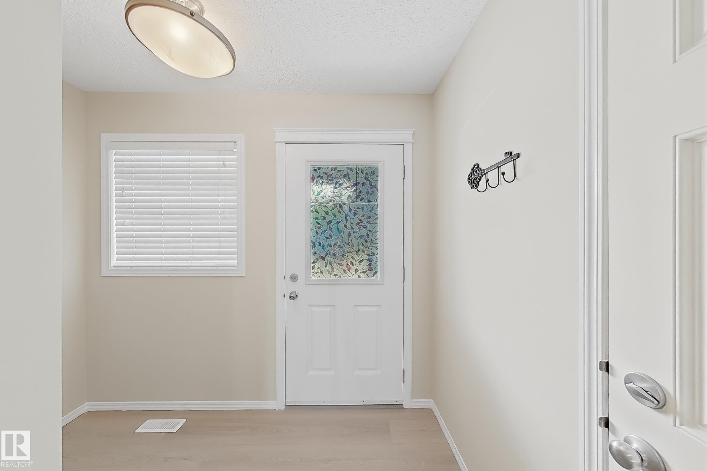 3044 16 Avenue Nw, Edmonton, AB