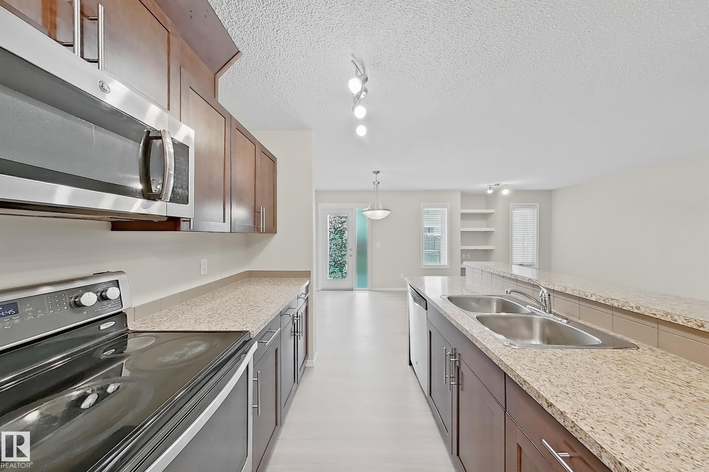 3044 16 Avenue Nw, Edmonton, AB