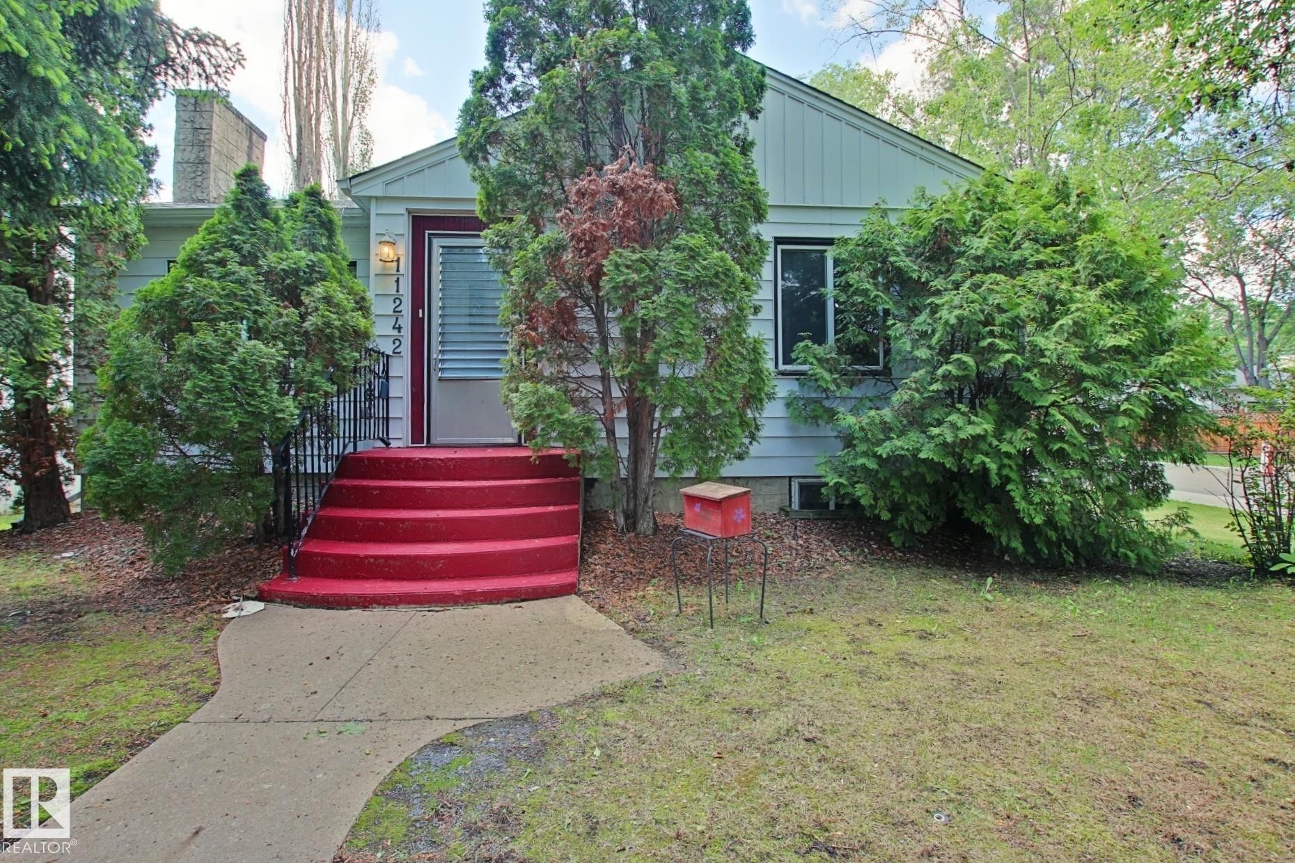 Traditional single-story residence with light-colored siding - 11242 56 Street, Edmonton, AB