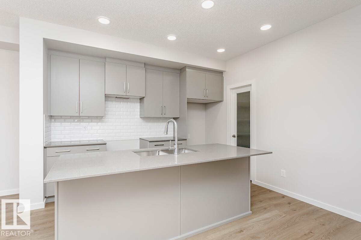2851 64 Street Sw, Edmonton, AB - Indoor Photo Showing Kitchen