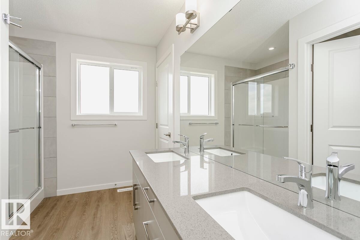 2851 64 Street Sw, Edmonton, AB - Indoor Photo Showing Bathroom