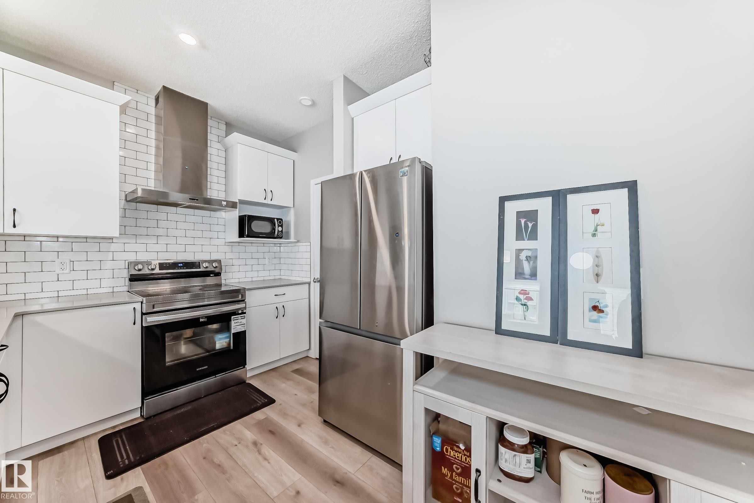 5357 Lark Landing, Edmonton, AB - Indoor Photo Showing Kitchen With Stainless Steel Kitchen With Upgraded Kitchen