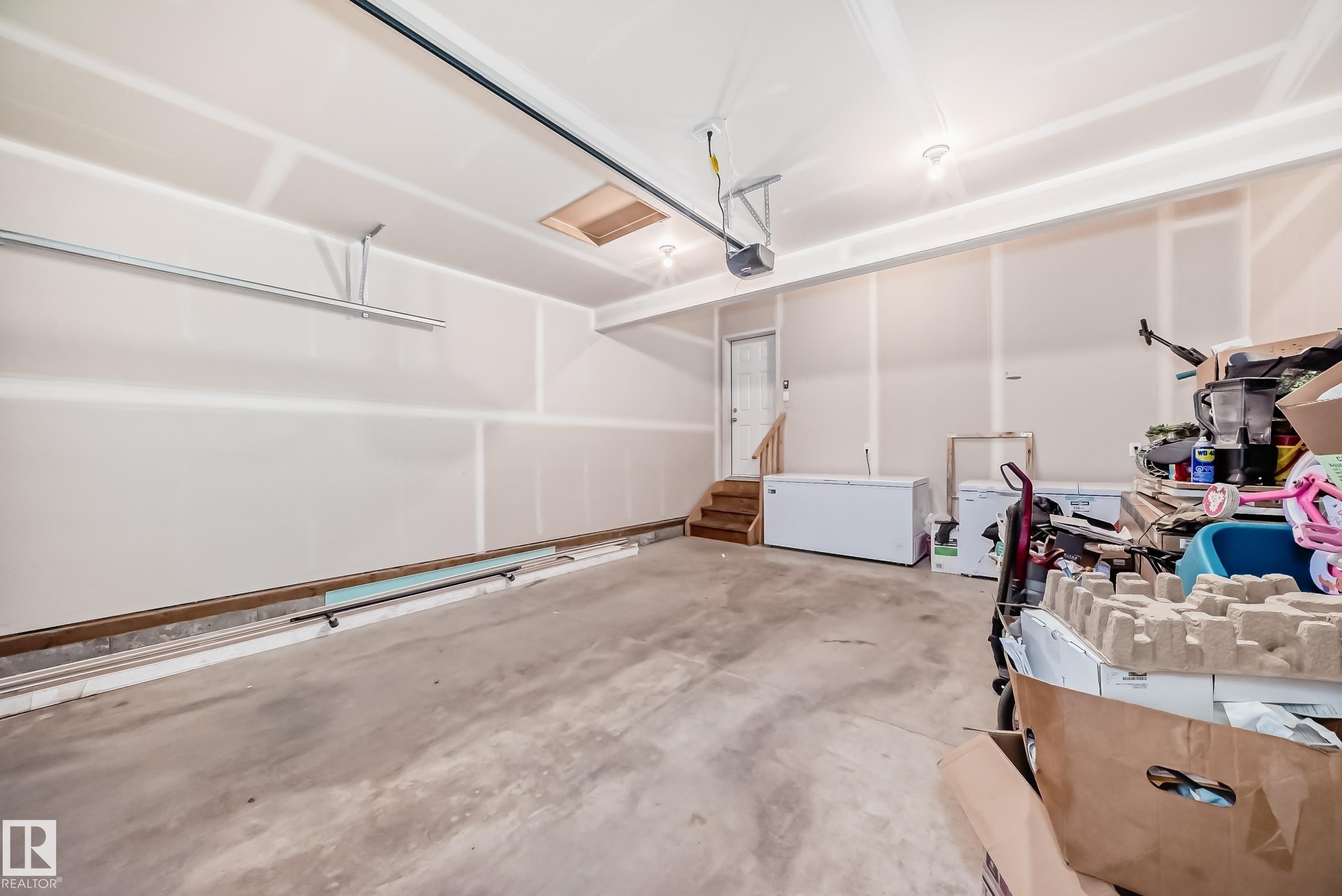 5357 Lark Landing, Edmonton, AB - Indoor Photo Showing Garage