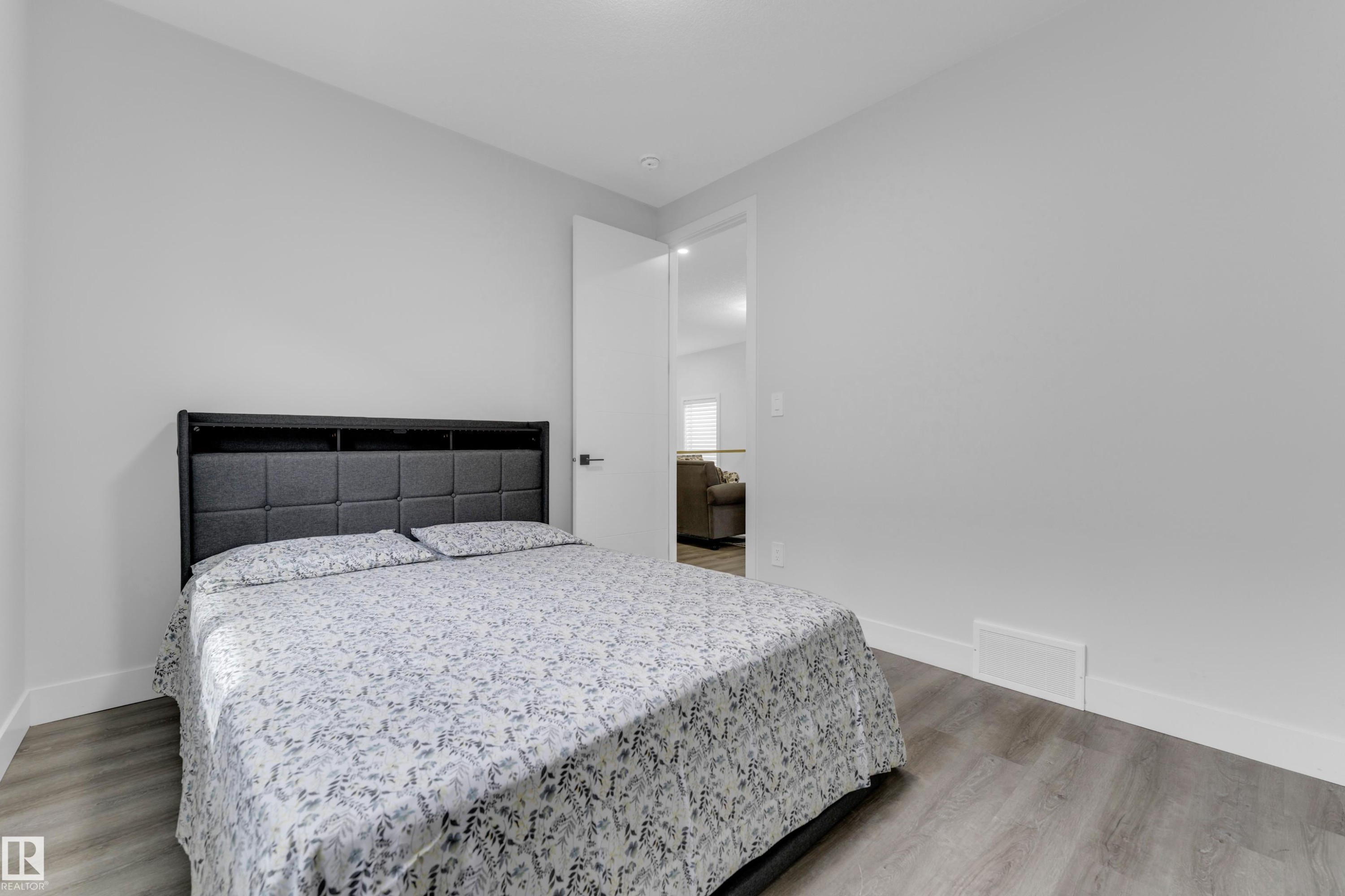 2820 1 Avenue, Edmonton, AB