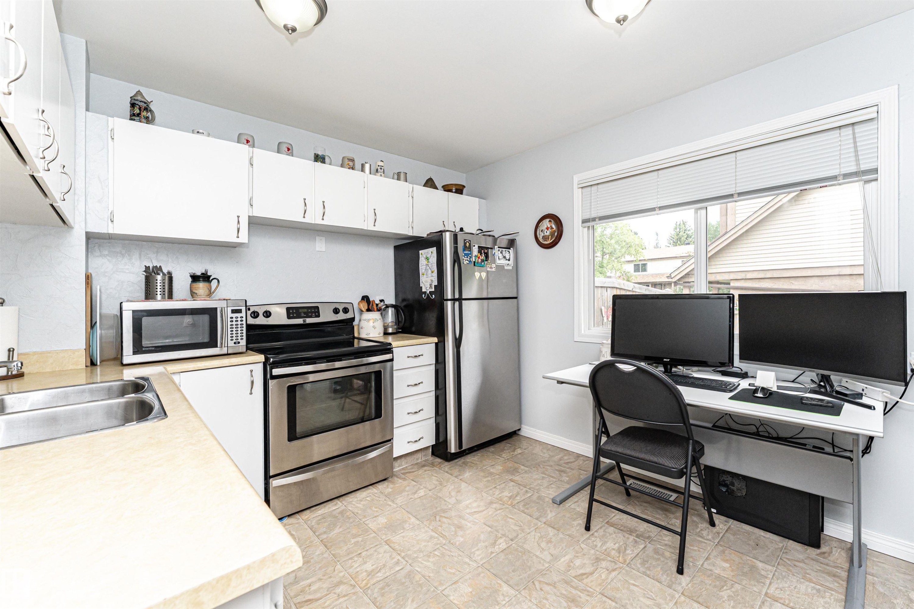 Kitchen - 18 Walden Park, St. Albert, AB