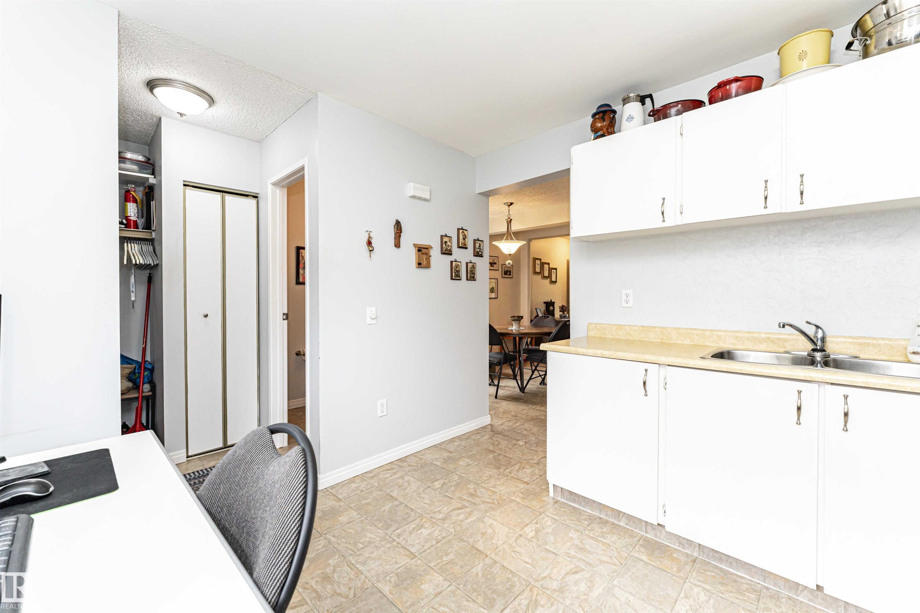 Kitchen - 18 Walden Park, St. Albert, AB