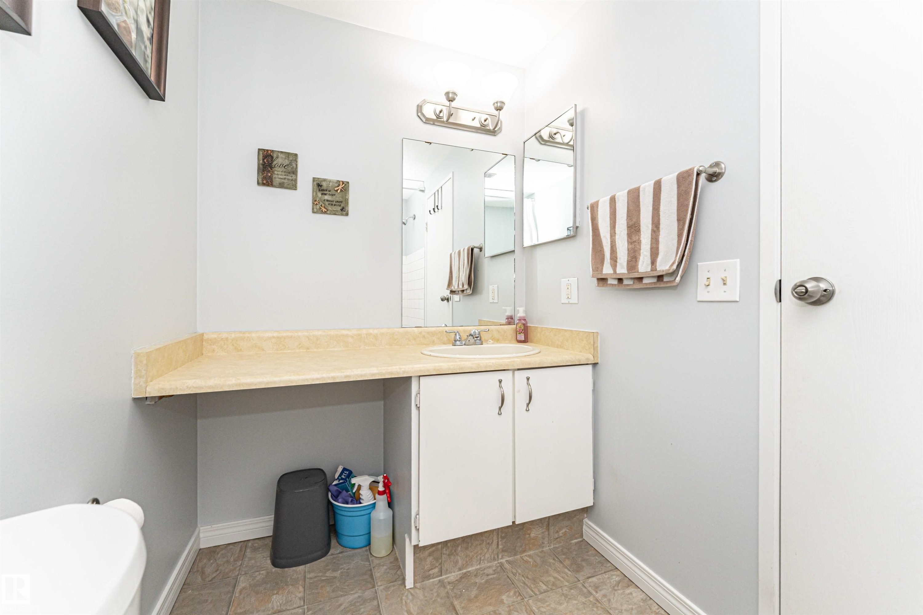 Bathroom - 18 Walden Park, St. Albert, AB