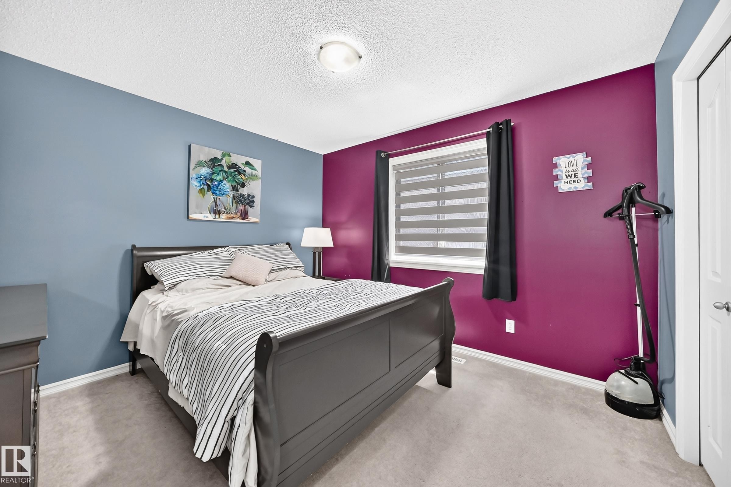 Windowed room featuring plush carpeting, a single window with blinds and dark curtains, and a white interior door - 3224 26 Street, Edmonton, AB