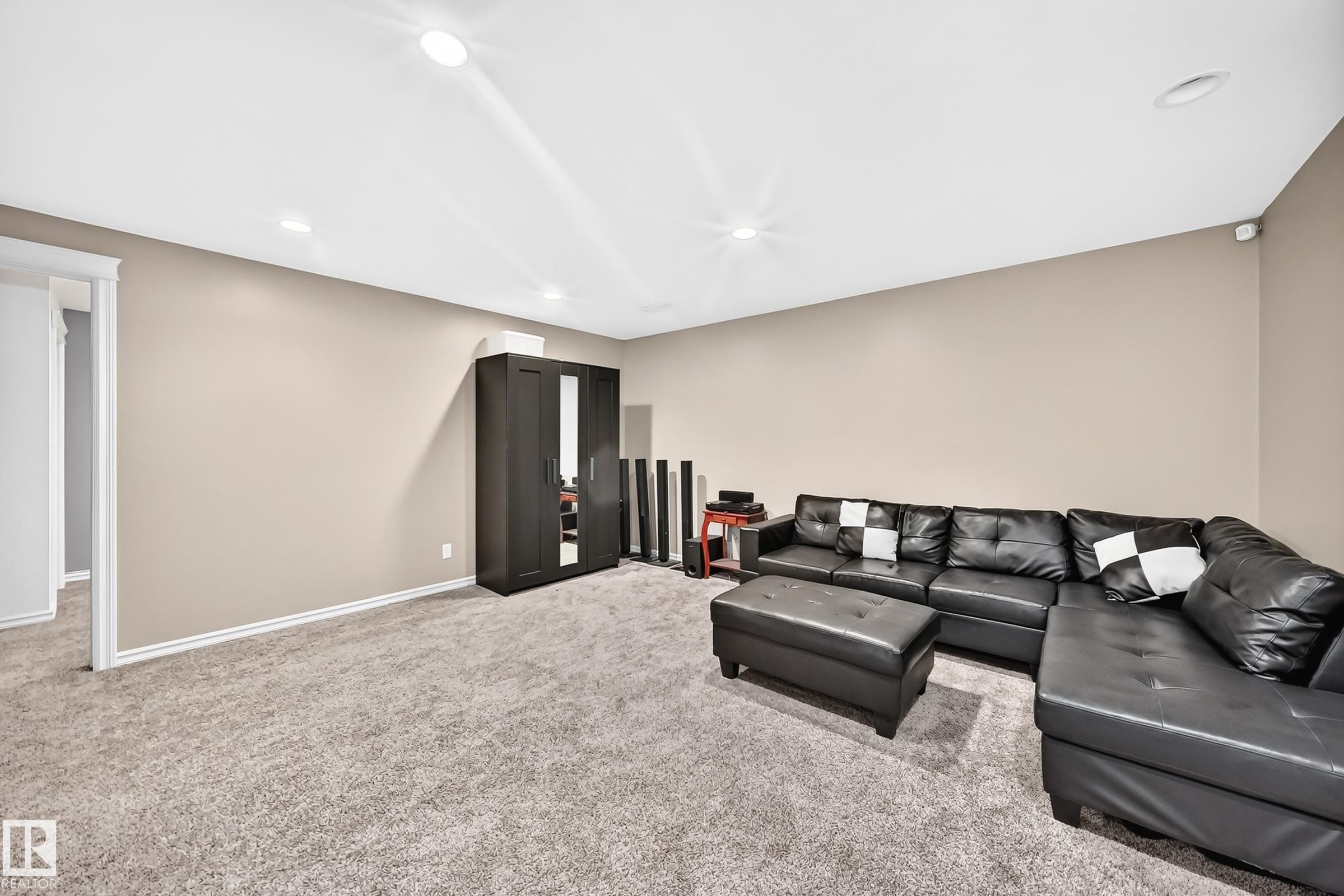 Spacious room featuring neutral-toned walls and plush gray carpeting - 3224 26 Street, Edmonton, AB
