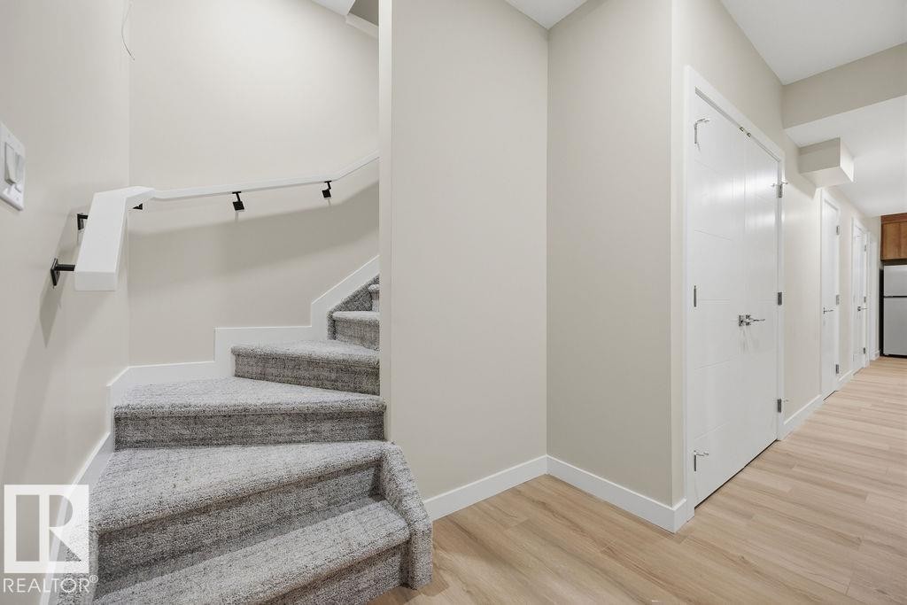 Stairs - 6204 150 Avenue Nw, Edmonton, AB