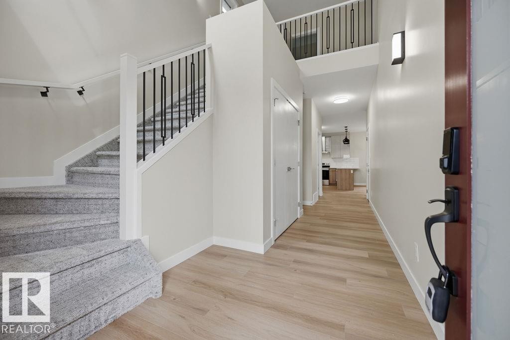 Entrance foyer - 6204 150 Avenue Nw, Edmonton, AB